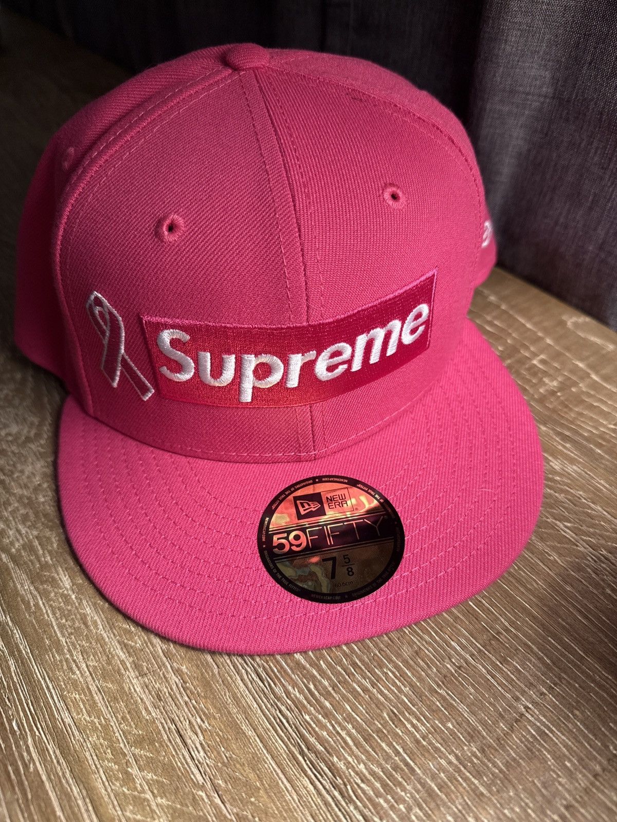 シュプリーム Breast Cancer Awareness Box Logo Supreme Breast Cancer Awareness Box Logo New Era (FW25) - $58