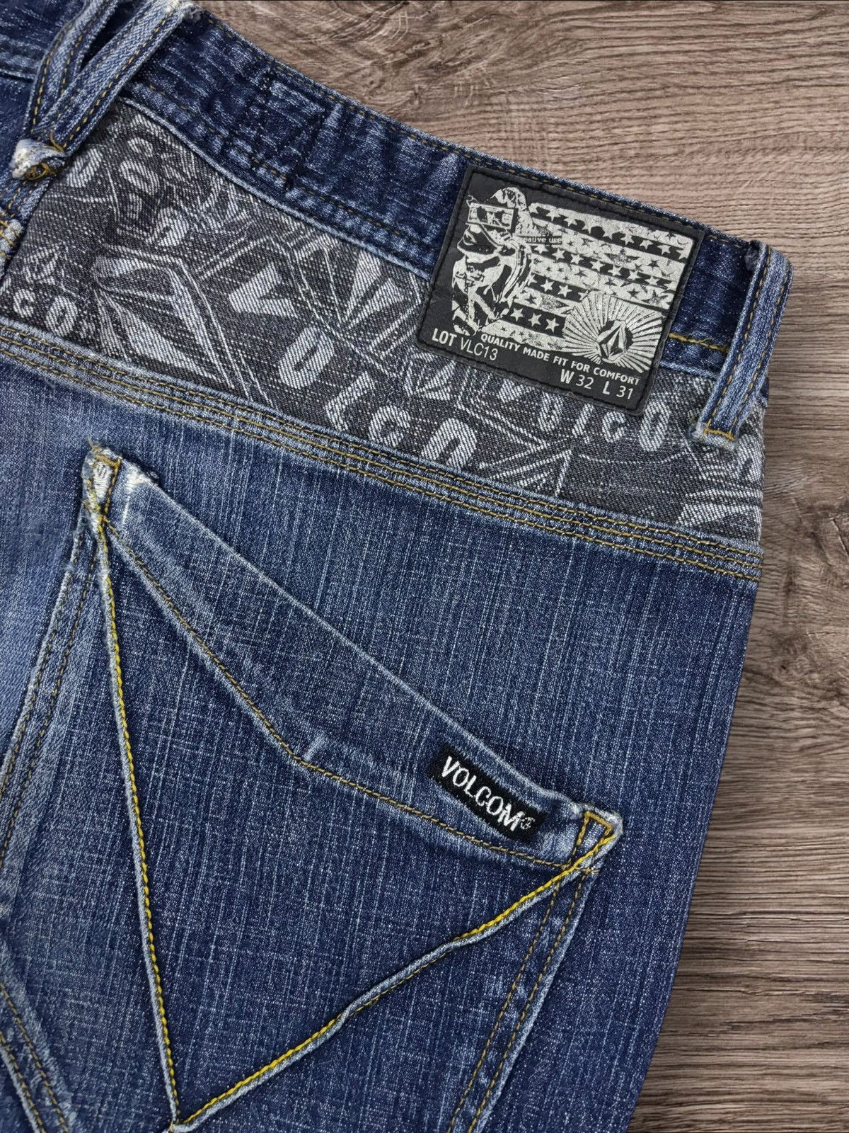 Volcom Deadstock Volcom Asymmetrical Graphic Back Pocket Jeans Size US 32 / EU 48 - 7 Thumbnail