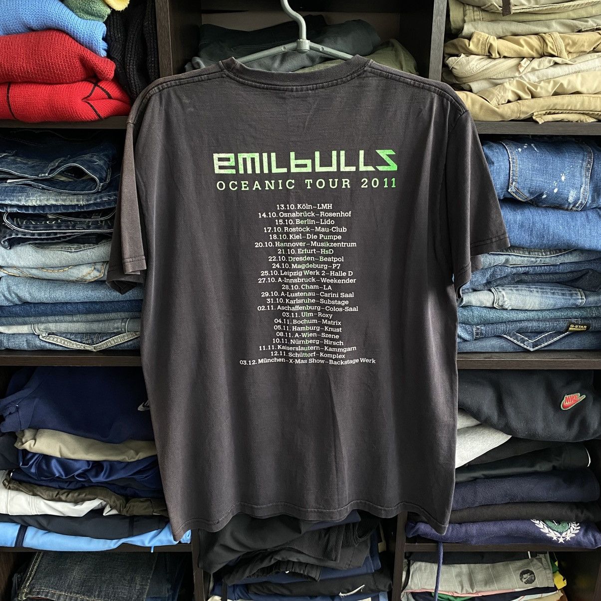 Band Tees Vintage EmilBullz oceanic tour 2011 bug logo faded tee Size US L / EU 52-54 / 3 - 8 Thumbnail
