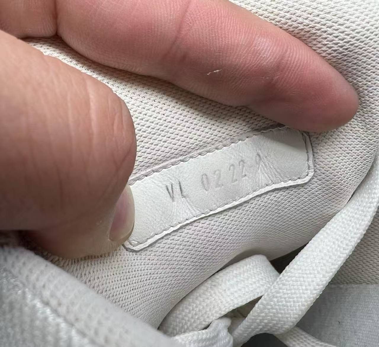 Louis Vuitton Louis Vuitton White Shoes Low Top 10US Size US 10 / EU 43 - 5 Thumbnail