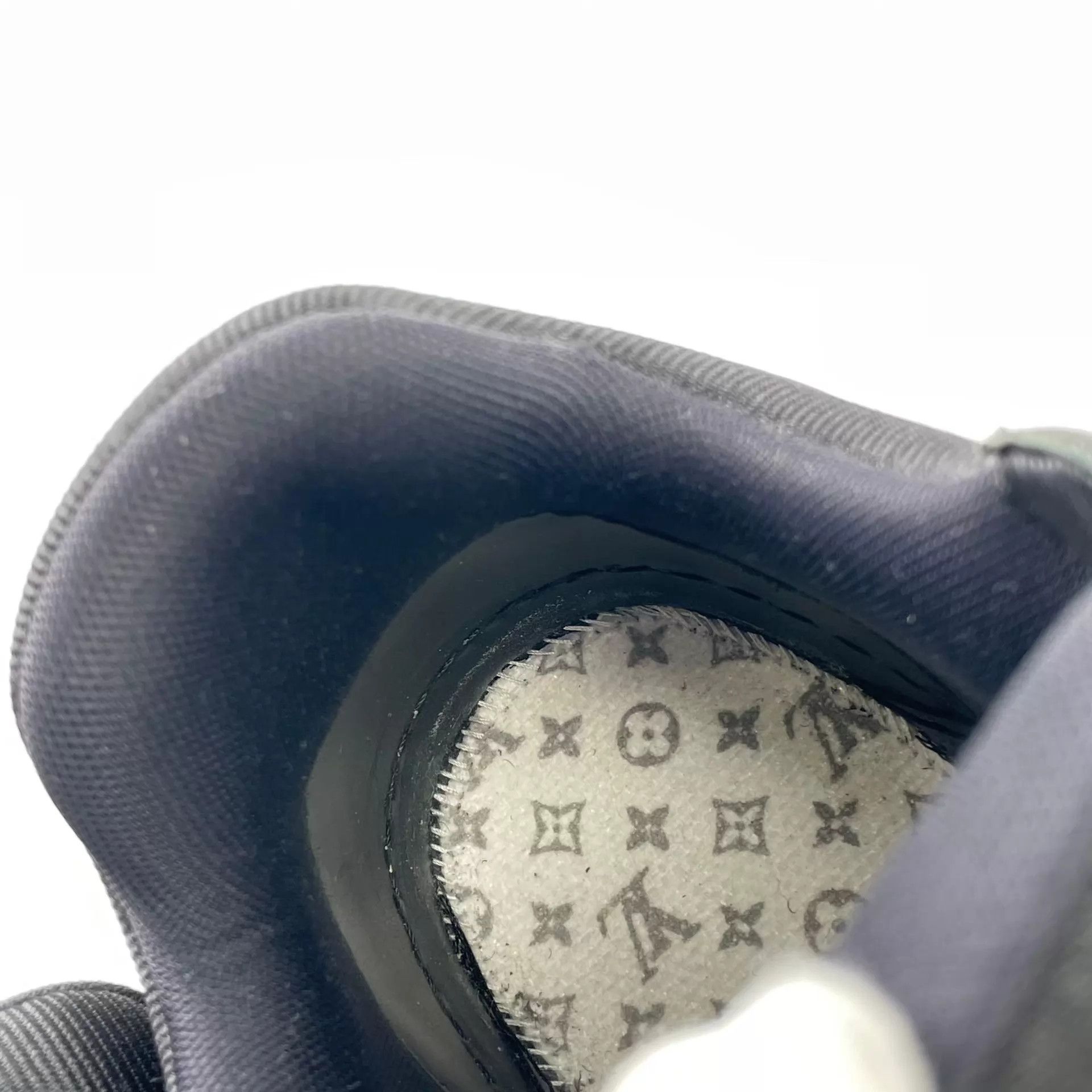 Louis Vuitton LV Croc Embossed Calfskin Black uk9 New Pump Size US 10 / EU 43 - 7 Thumbnail