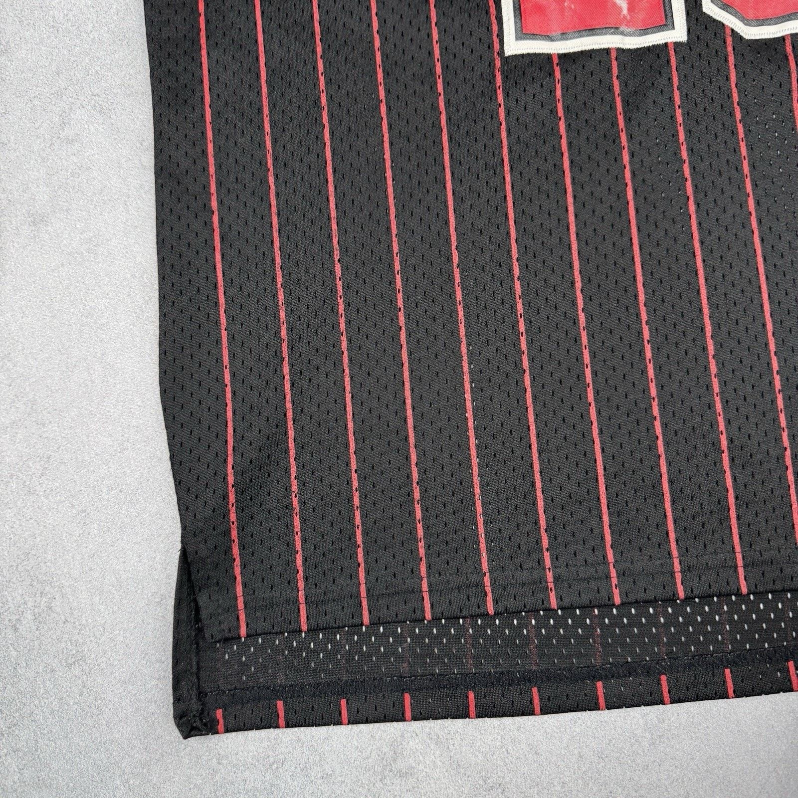 Nike Vintage Nike Chicago Bulls Jersey Air Jordan Men Size L Size US L / EU 52-54 / 3 - 9 Thumbnail