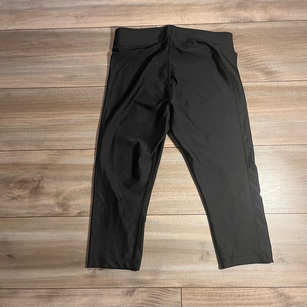 Under Armour Under Armour Black Athletic Cropped Leggings Women Large Bin Size 34" / US 12 / IT 48 - 4 Thumbnail
