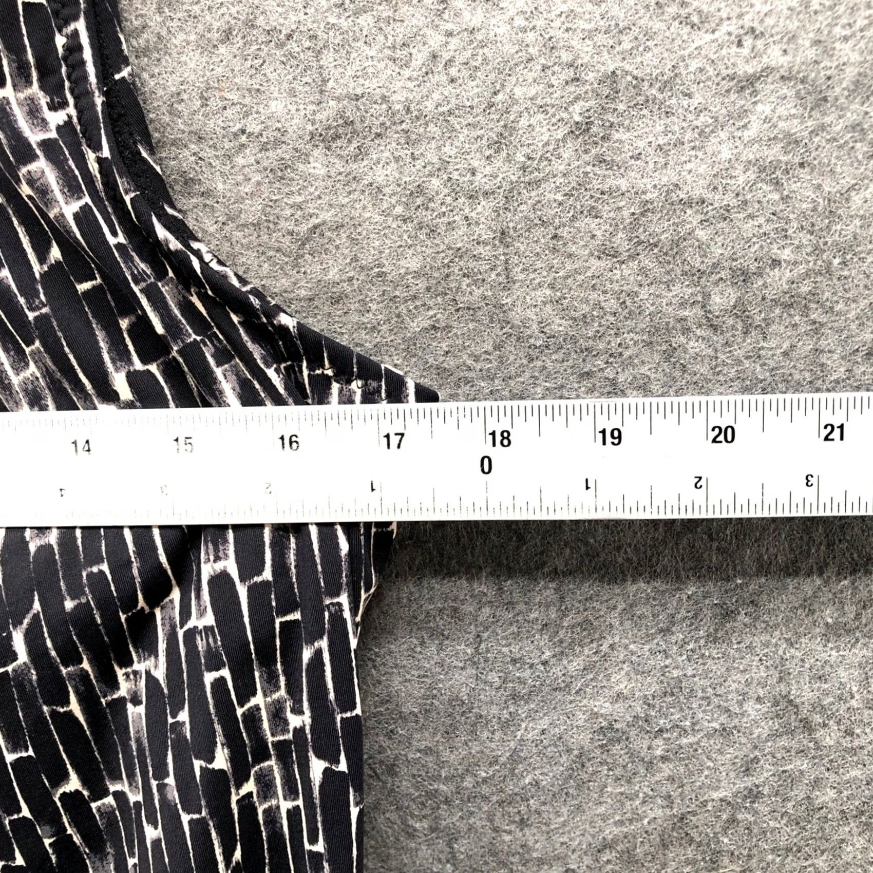 Vintage Garnet Hill Tankini Swim Top Womens 10 Black Beige Printed Padded Geometric Strap Wide Adjustable Built-In Bra Beach Art Size L / US 10 / IT 46 - 6 Thumbnail