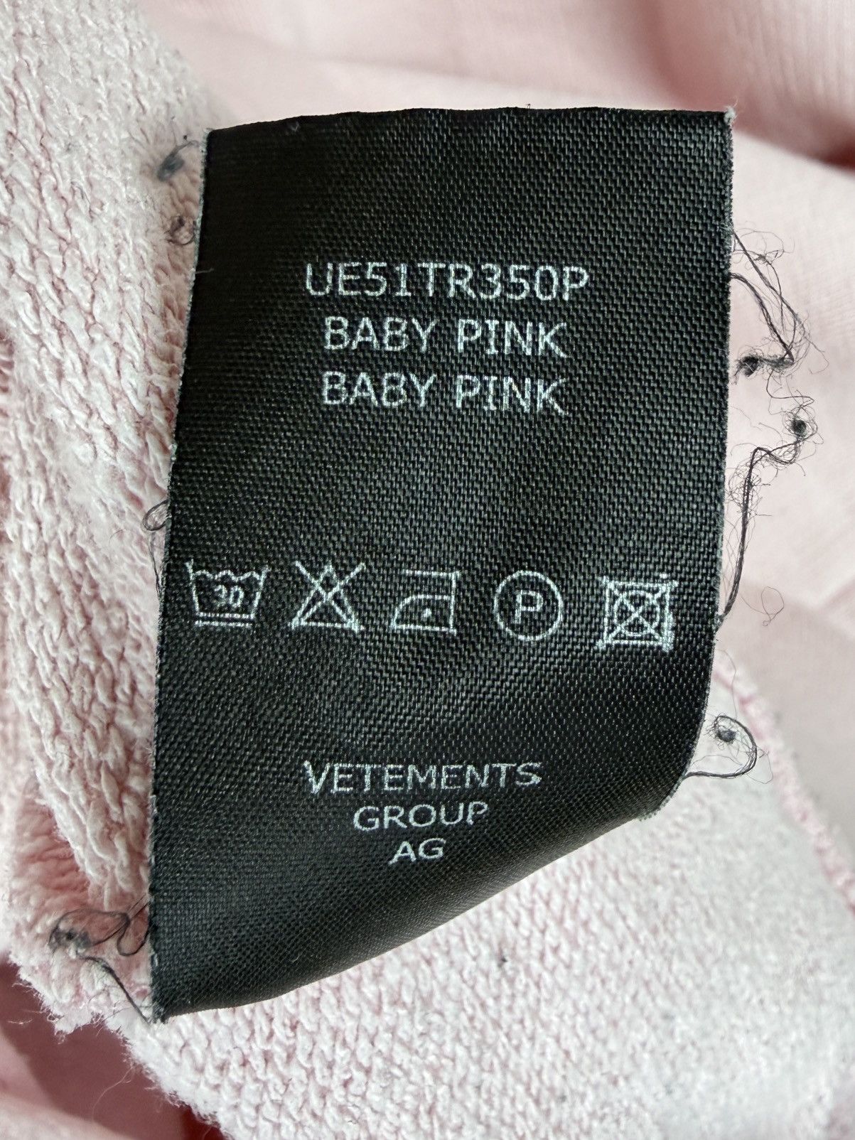 Vetements SS21 Vetements Friends Parody Logo Oversized Hoodie Pink Size US S / EU 44-46 / 1 - 7 Thumbnail
