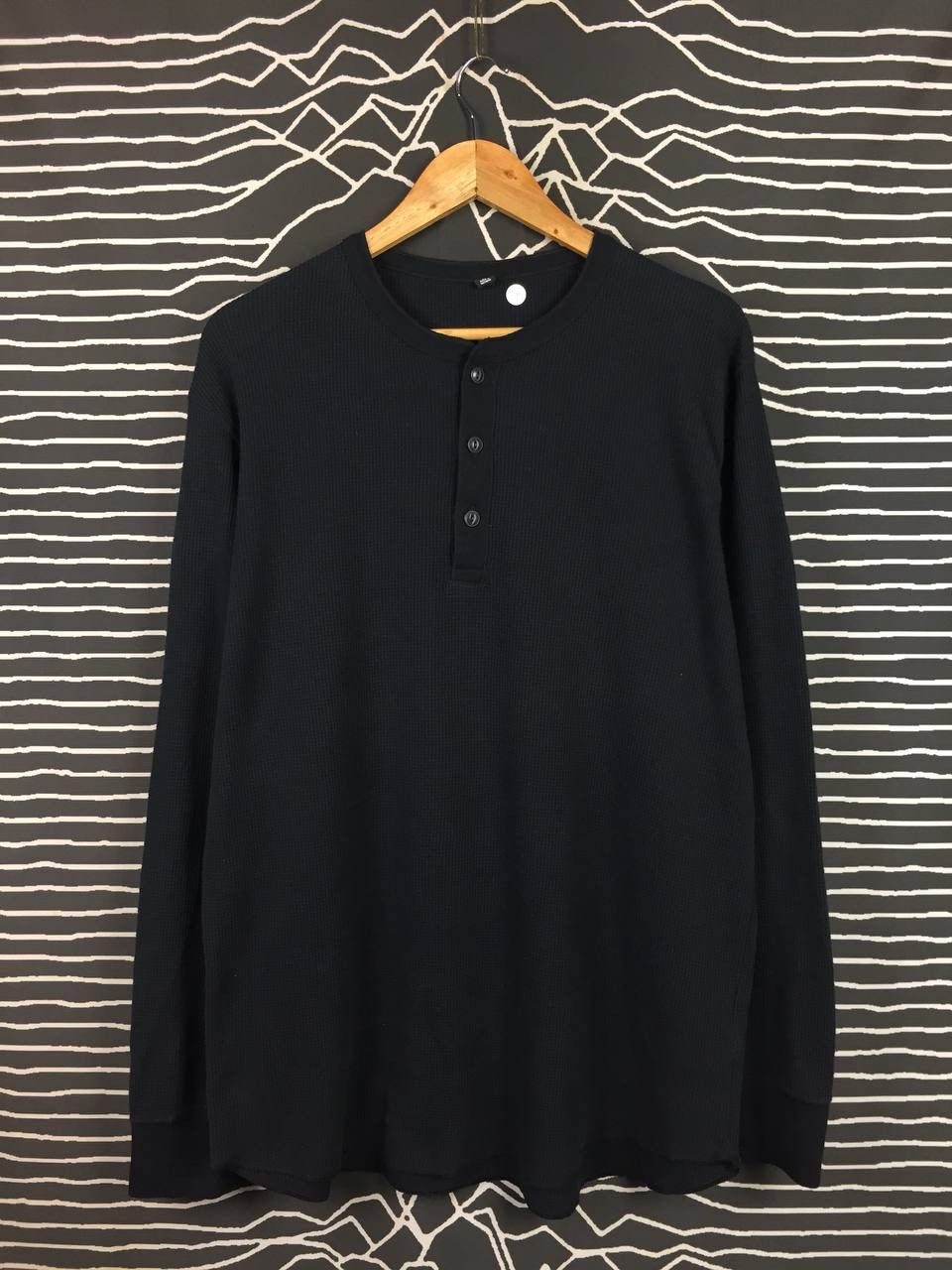 Uniqlo Uniqlo Thermal Waffle Knit Long Sleeve Henley Tee Size US XL / EU 56 / 4 - 1 Thumbnail