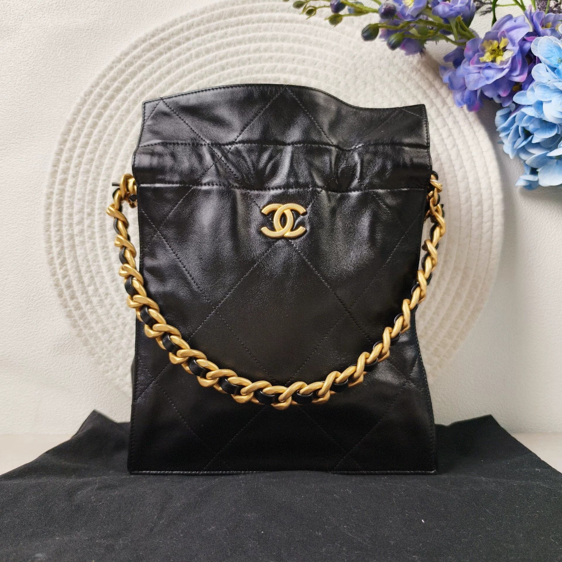 Chanel Pre-loved Bag Very good condition Size ONE SIZE - 1 Thumbnail