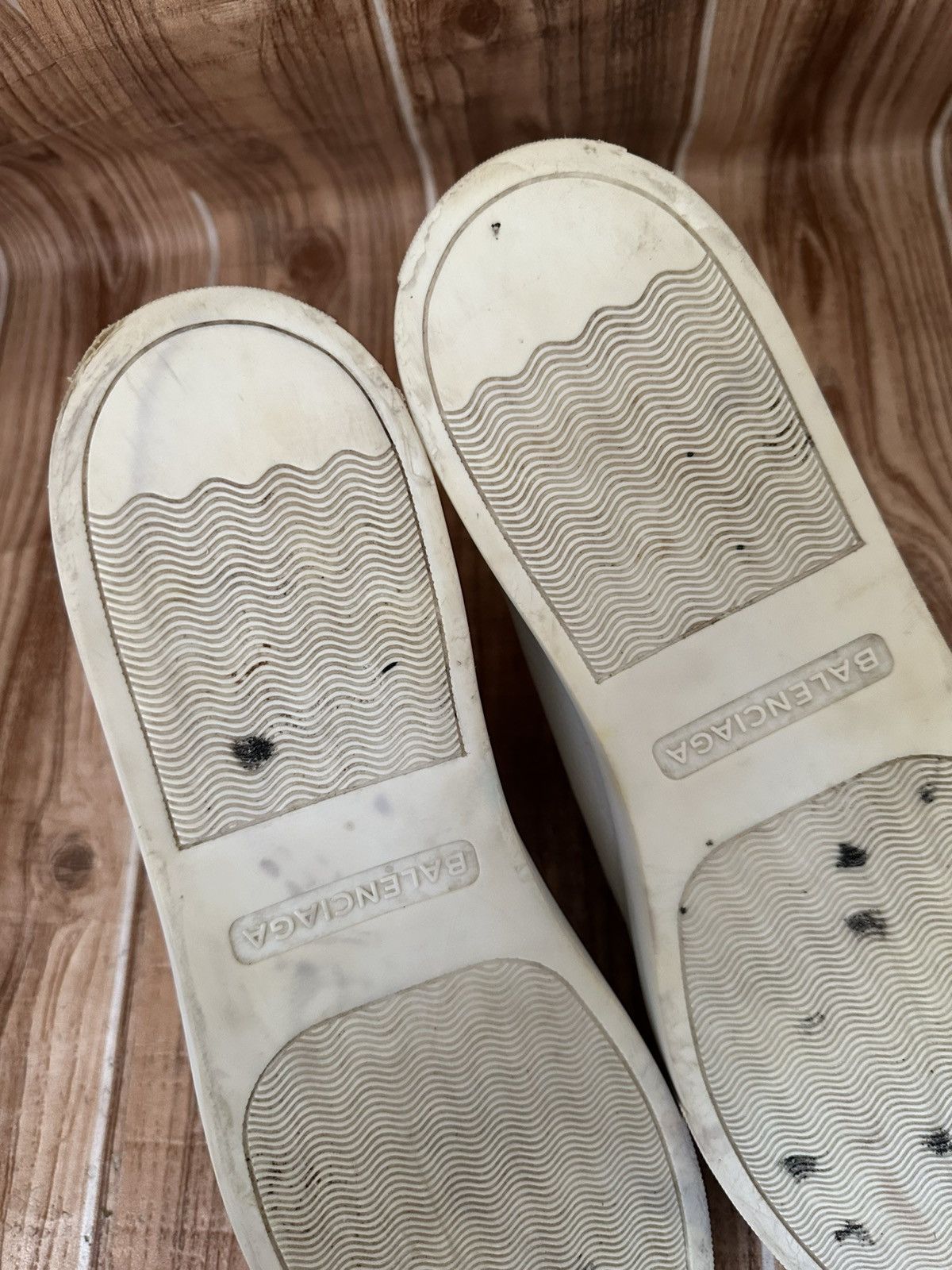 Balenciaga Balenciaga Arena Cracked White Leather Lowtop Sneaks Size US 13 / EU 46 - 20 Thumbnail