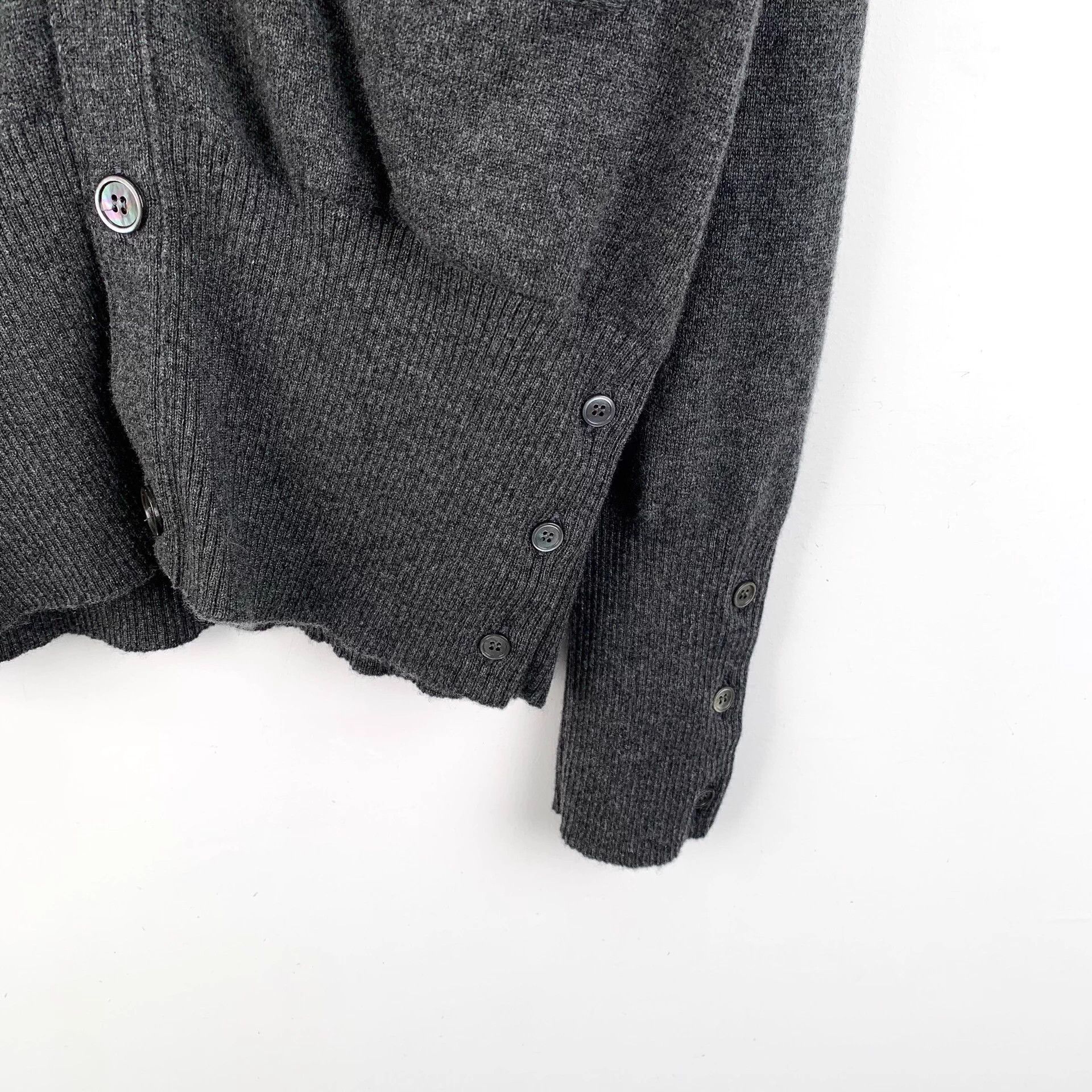 Thom Browne Thom Browne Grey Cashmere V-Neck Cardigan 3 L Size US L / EU 52-54 / 3 - 5 Thumbnail