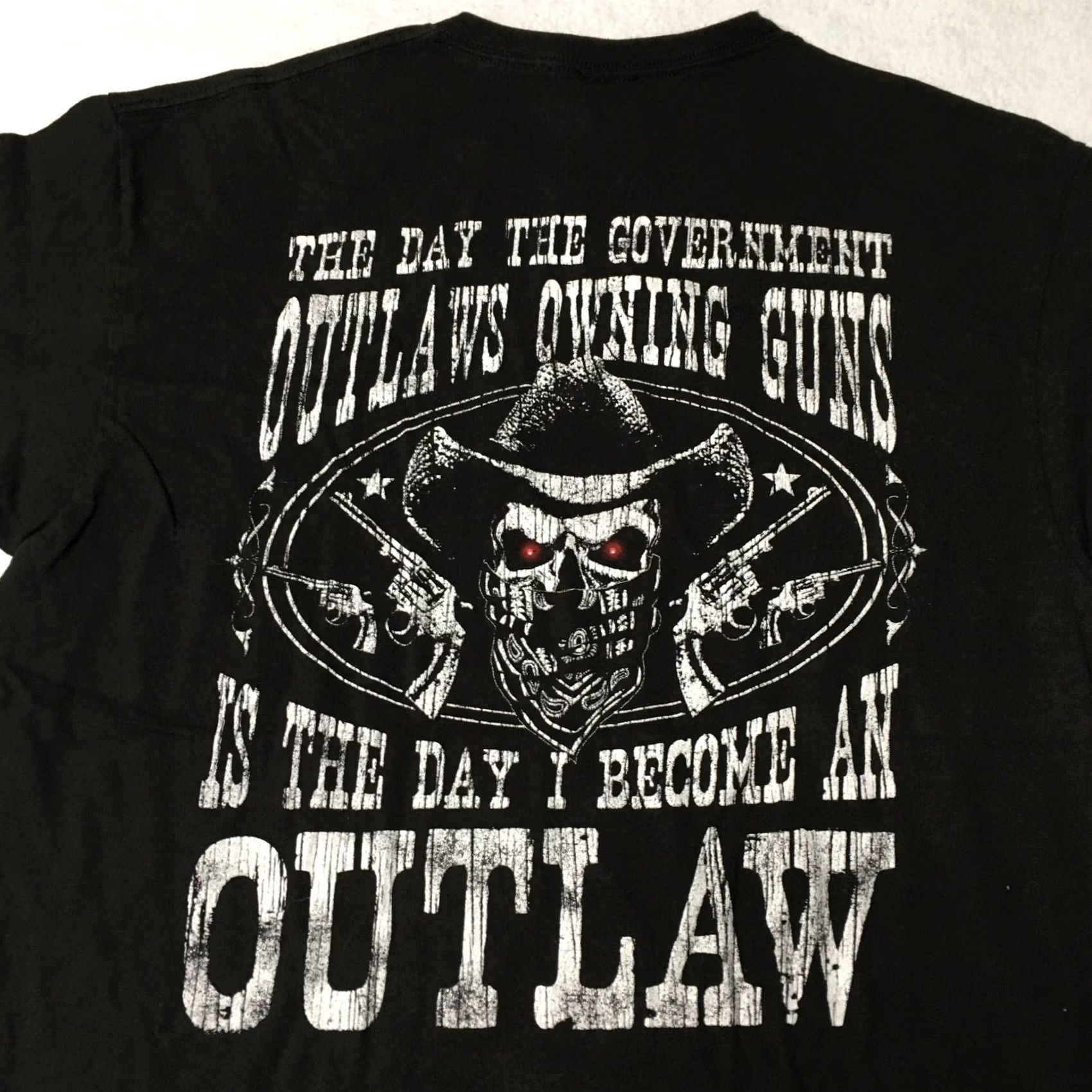 Gildan outlaws guns Club Support Shirt large biker black T-Shirt Men L Crew Neck Short Sleeve White? Size US L / EU 52-54 / 3 - 8 Thumbnail