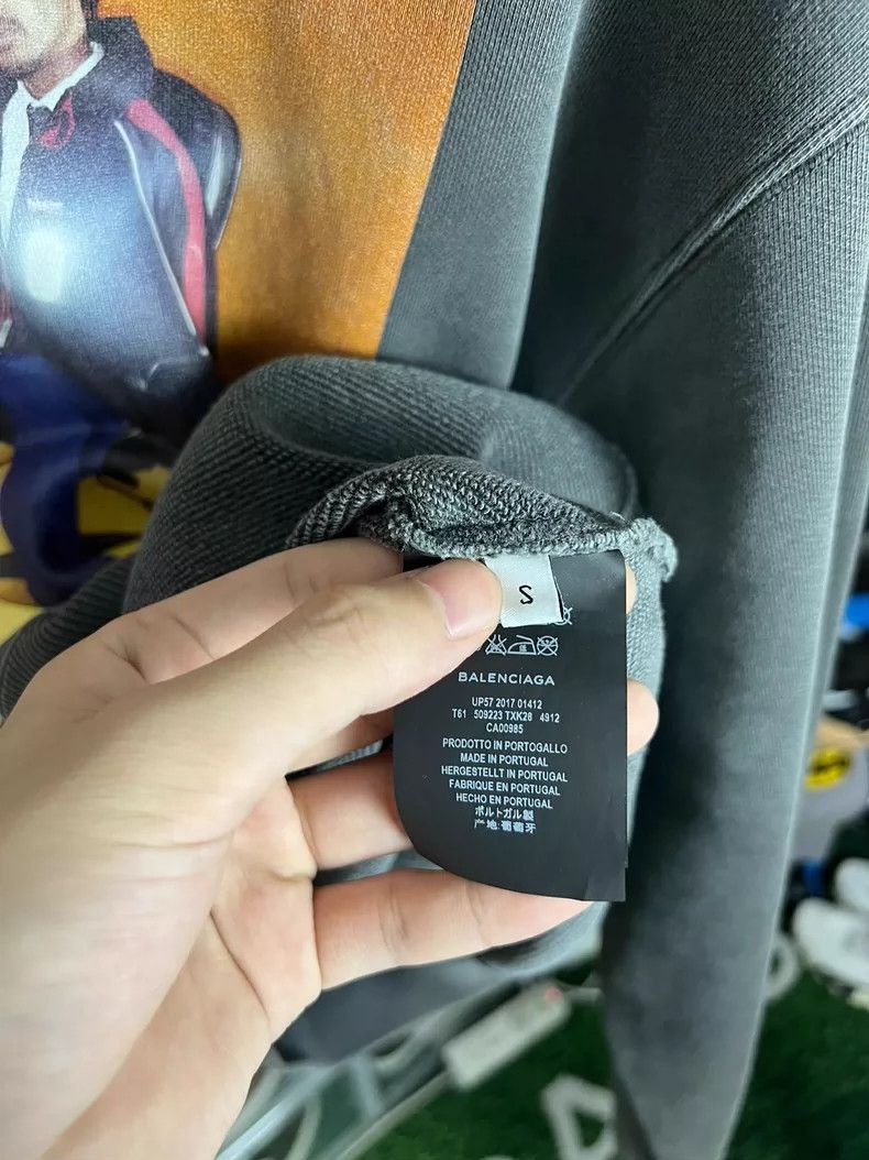 Balenciaga Balenciaga Wash to make an old portrait hoodie Size US S / EU 44-46 / 1 - 5 Thumbnail