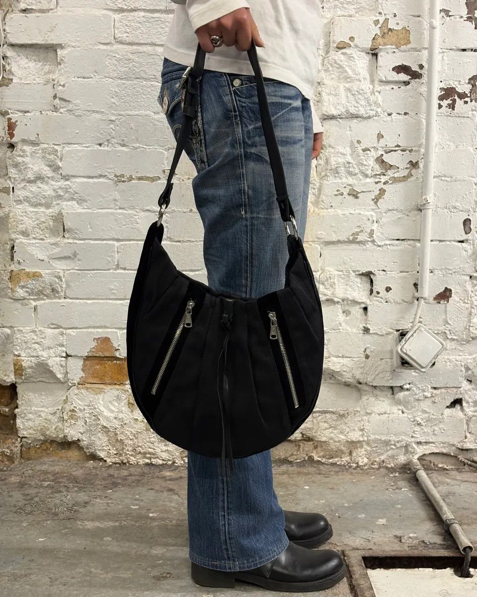 Yves Saint Laurent 2000s Yves Saint Laurent Black Hobo Bag Size ONE SIZE - 3 Thumbnail