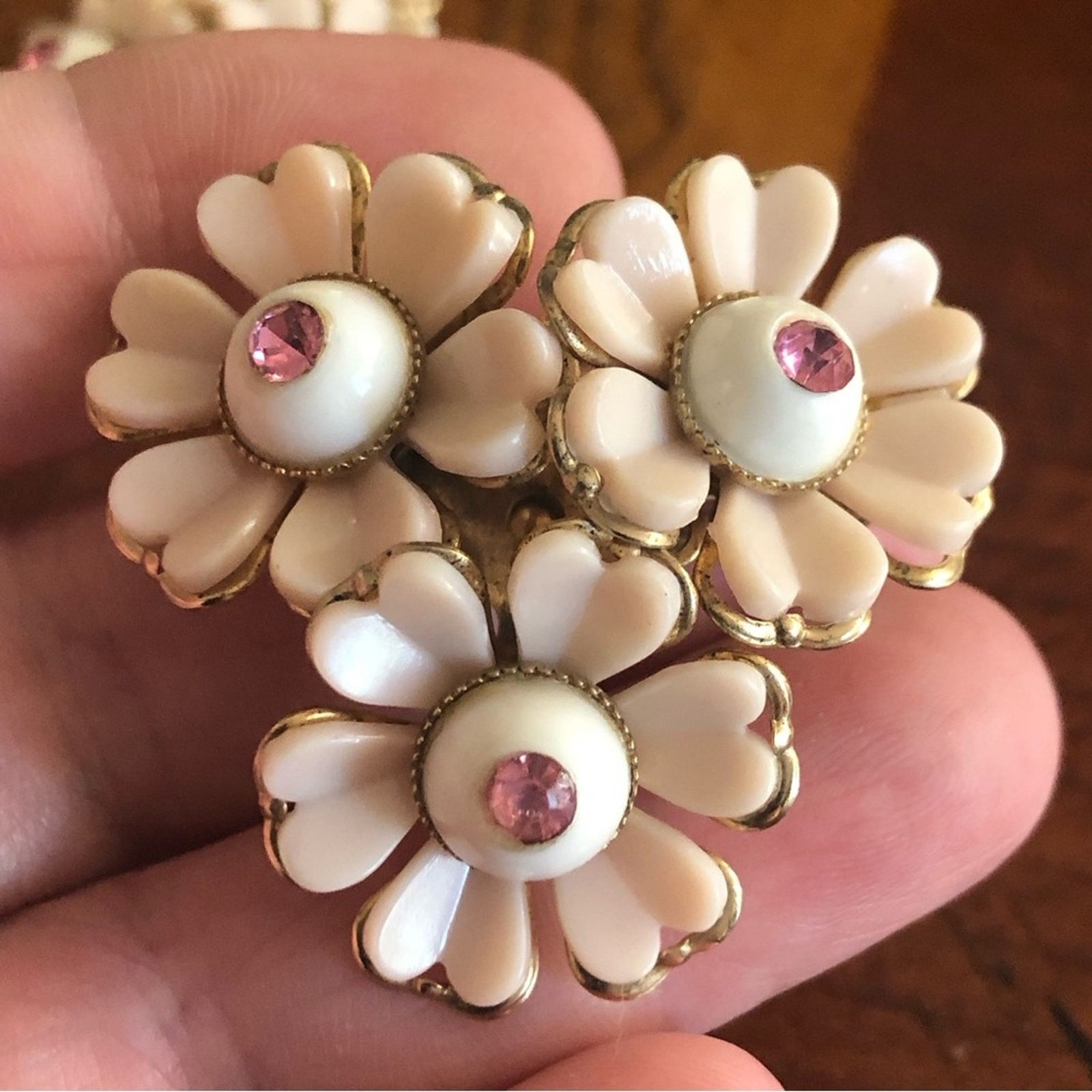 Vintage Vintage rhinestone floral clip on earrings Size ONE SIZE - 4 Thumbnail
