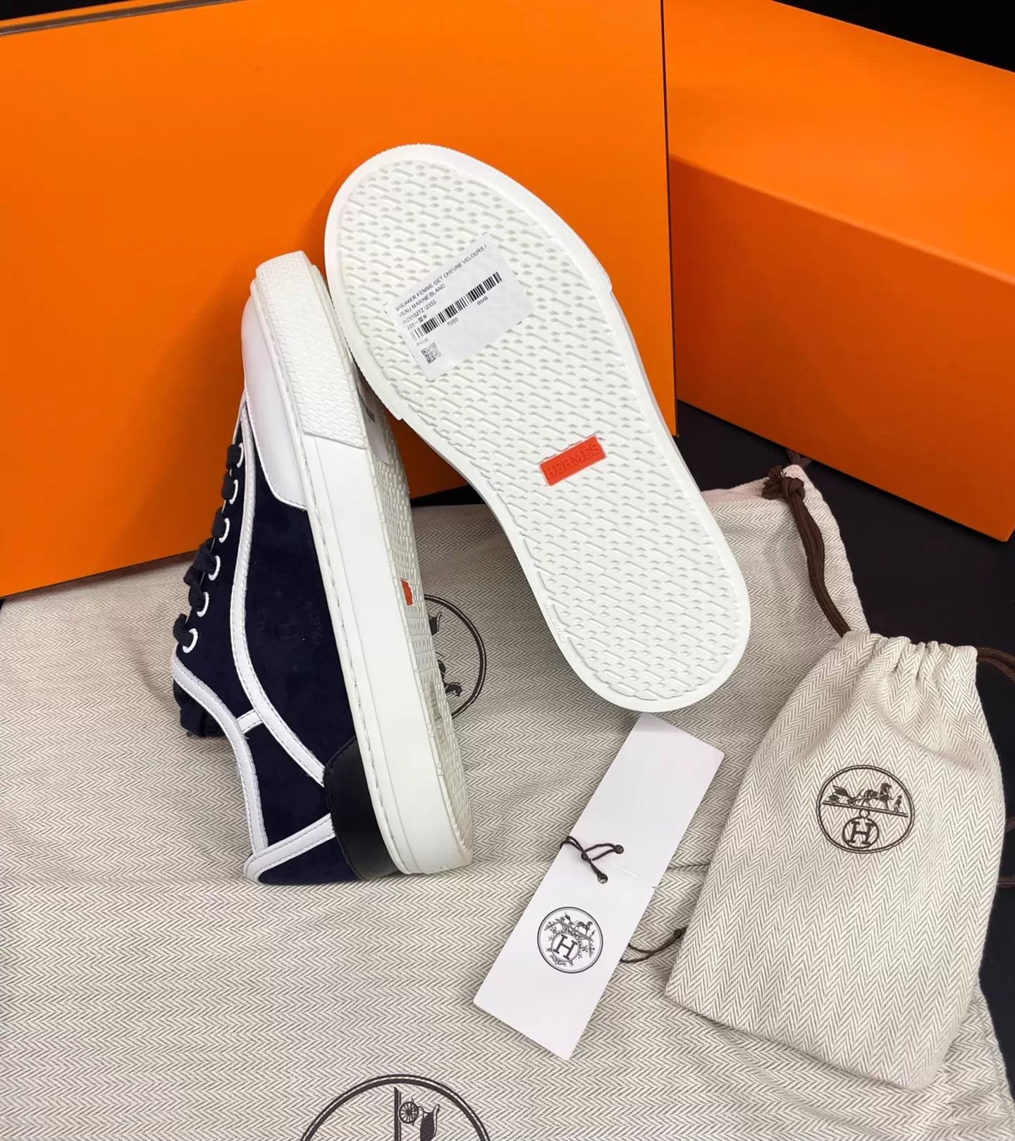 Hermes Hermes Women's RT Navy & White Low-Top Sneaker 35.5 Size US 5 / IT 35 - 6 Thumbnail