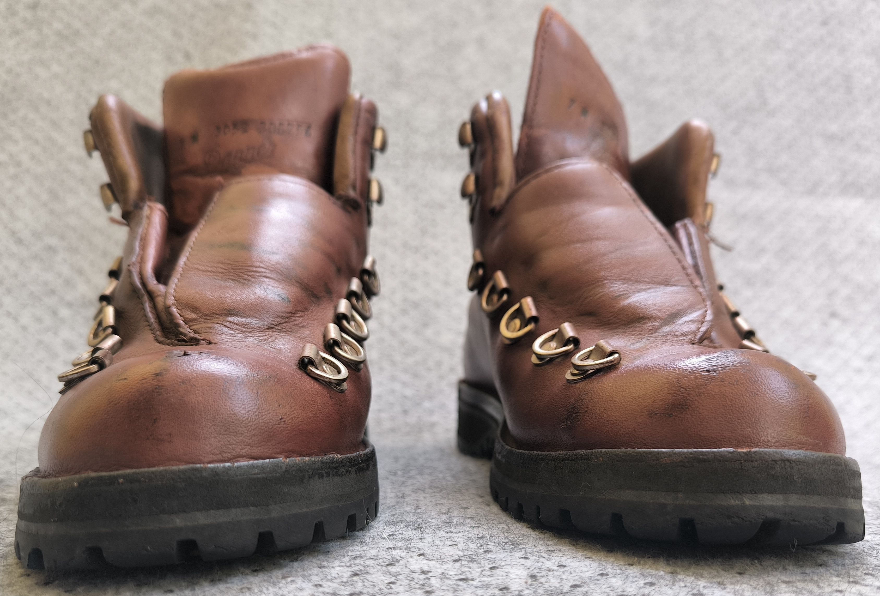 Danner DANNER Mountain Light hiking boot Size US 7 / EU 40 - 10 Thumbnail