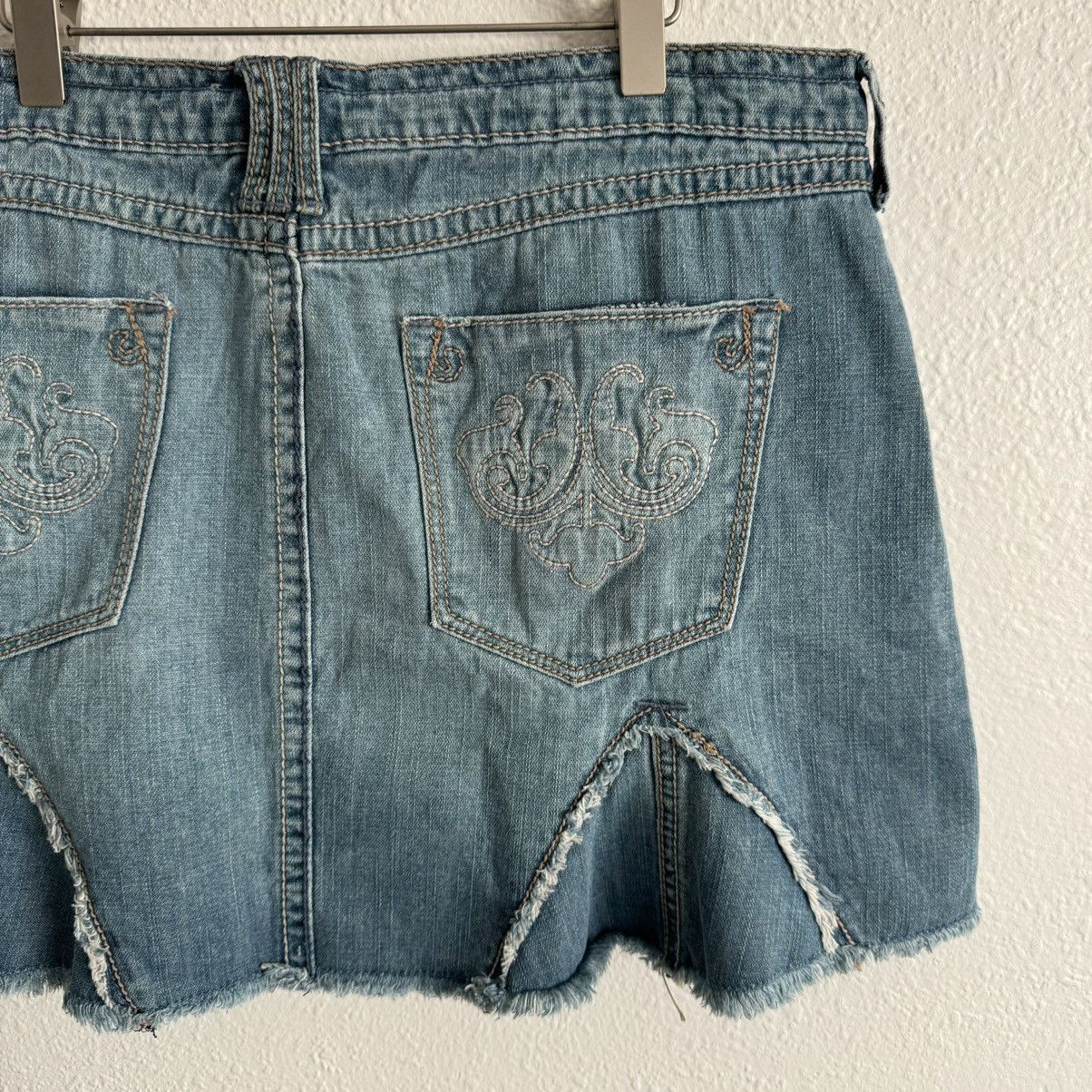 Other ANCHOR BLUE Vintage Y2K Faded Denim Pleated Dart Mini Skirt Size 34" / US 12 / IT 48 - 8 Thumbnail