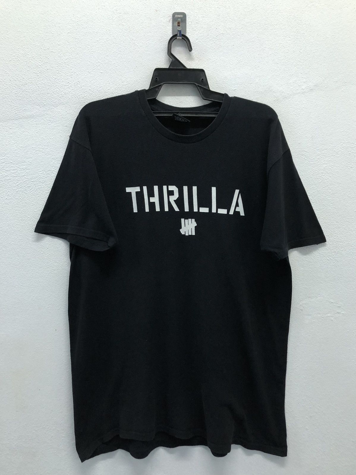 Undefeated Vintage Undefeated THRILLA T-Shirt Size US L / EU 52-54 / 3 - 1 Thumbnail