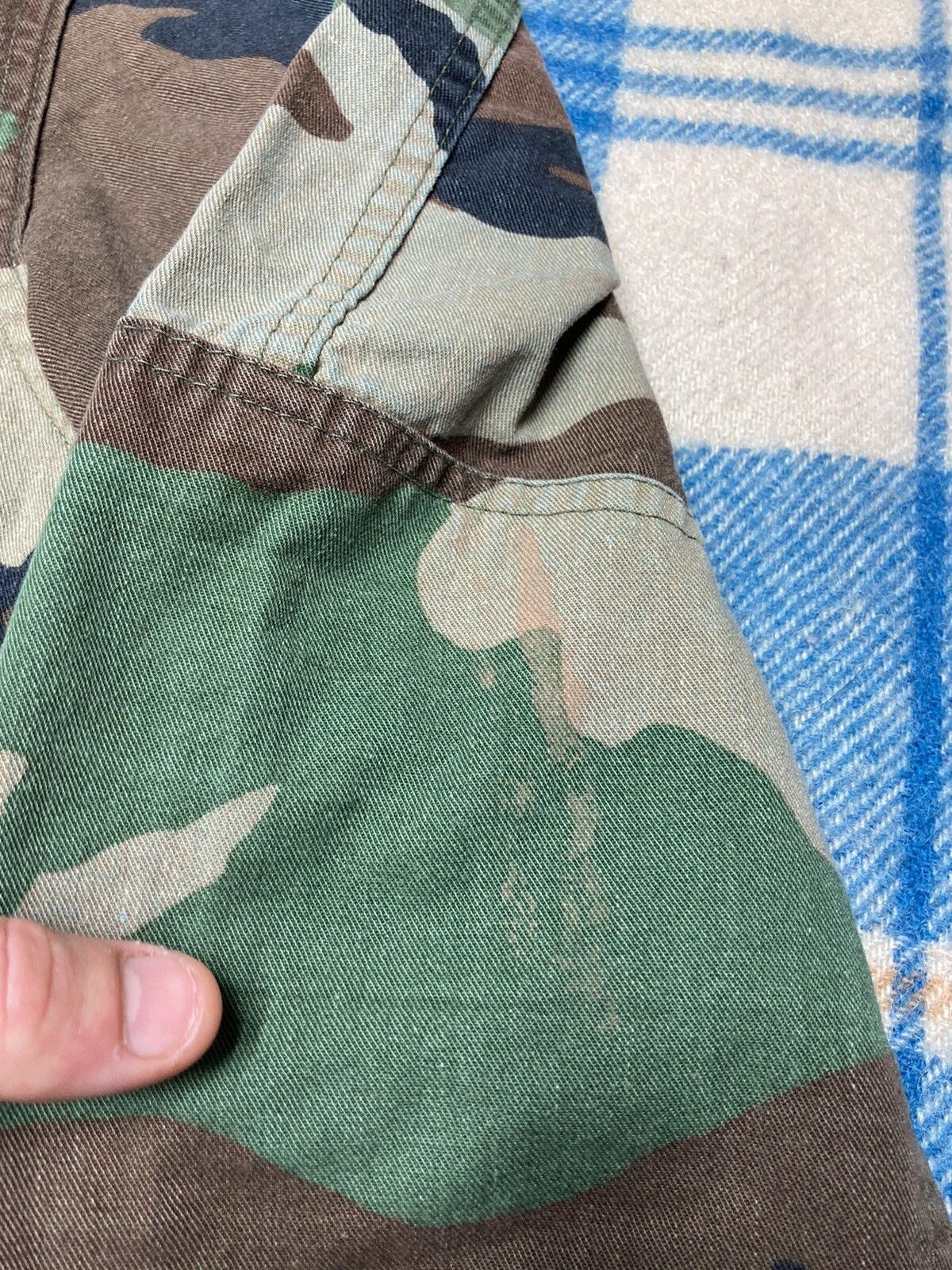 Vintage 70s army OG-107 field shirt hidden buttons camo military M/L Size US M / EU 48-50 / 2 - 2 Thumbnail