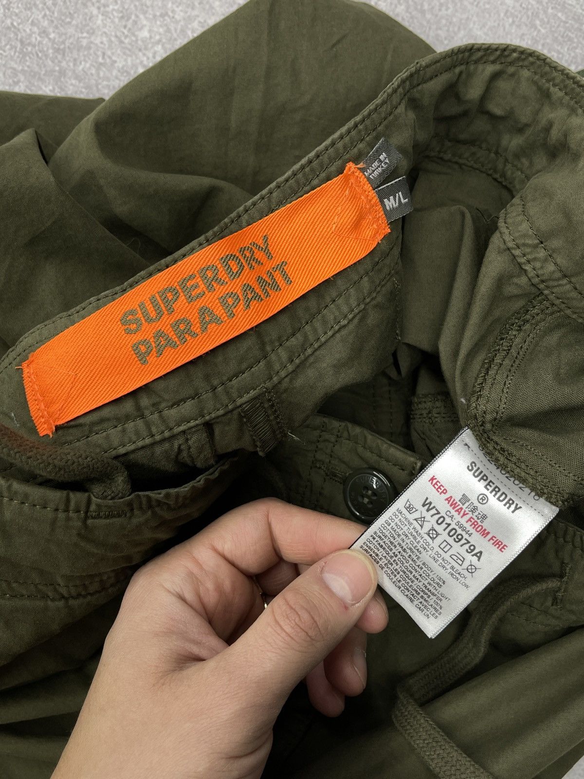 Superdry Vintage SuperDry Baggy Parachute Cargo Pants Khaki Size 28" / US 6 / IT 42 - 15 Thumbnail