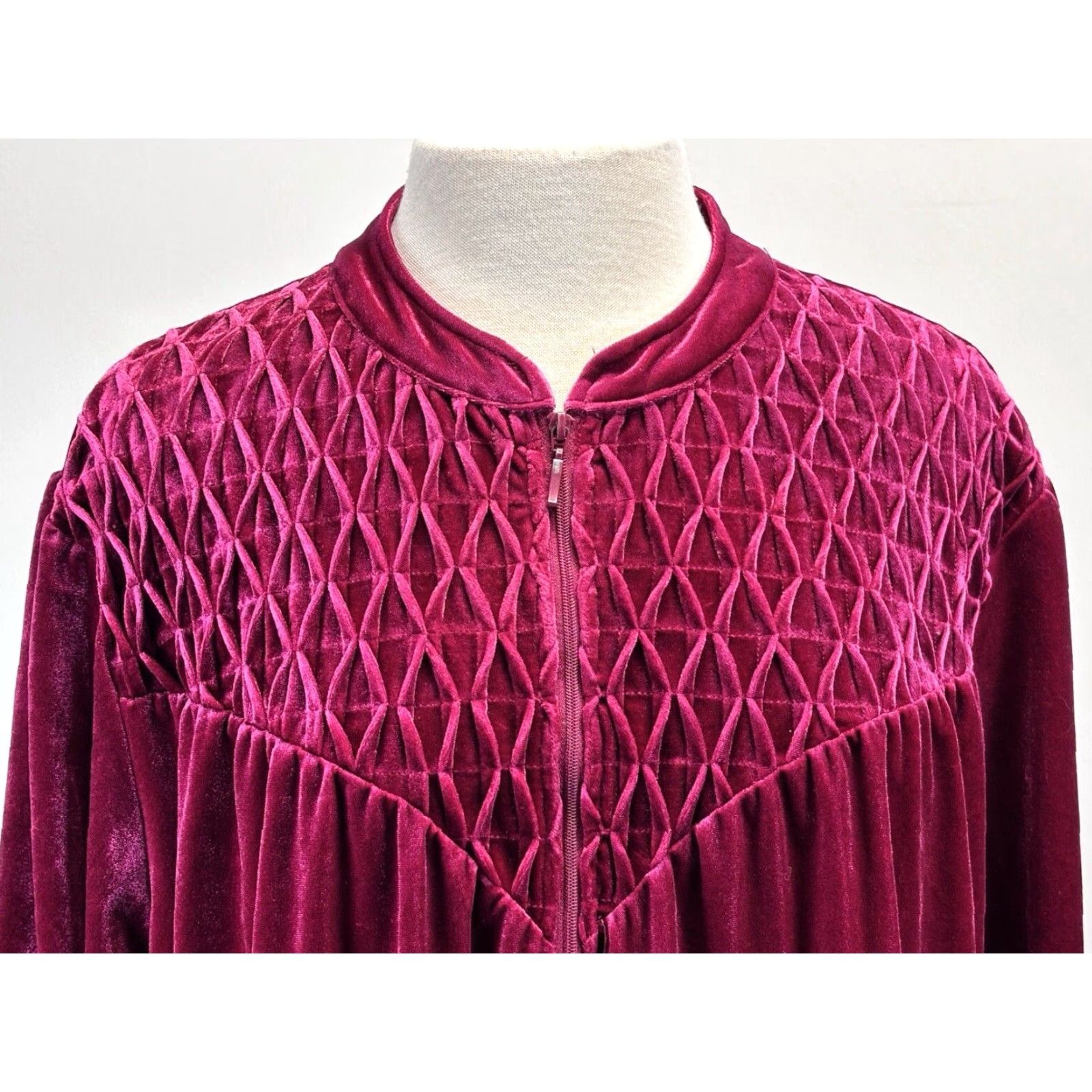 Velour The Vermont Country Store Long Velour Robe Sz M Quilted Yoke Zip House Dress Magenta Size M / US 6-8 / IT 42-44 - 5 Thumbnail