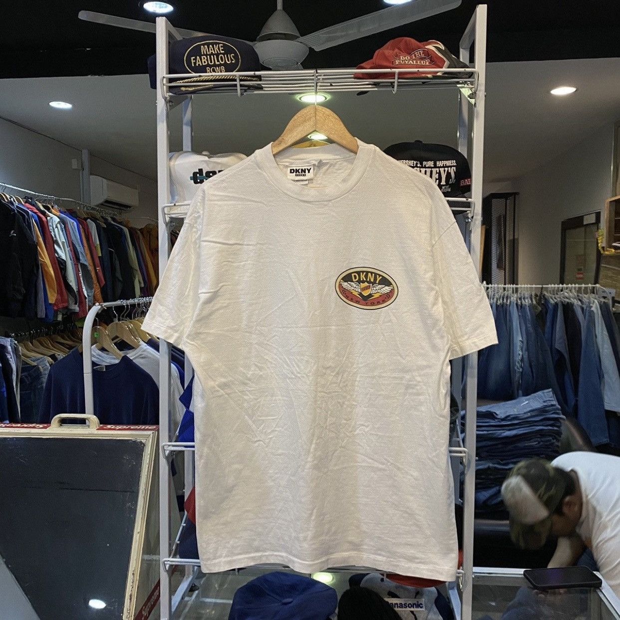 DKNY Vintage 90s DKNY New York Wings Graphic TShirt Single Stitch Size US L / EU 52-54 / 3 - 1 Thumbnail