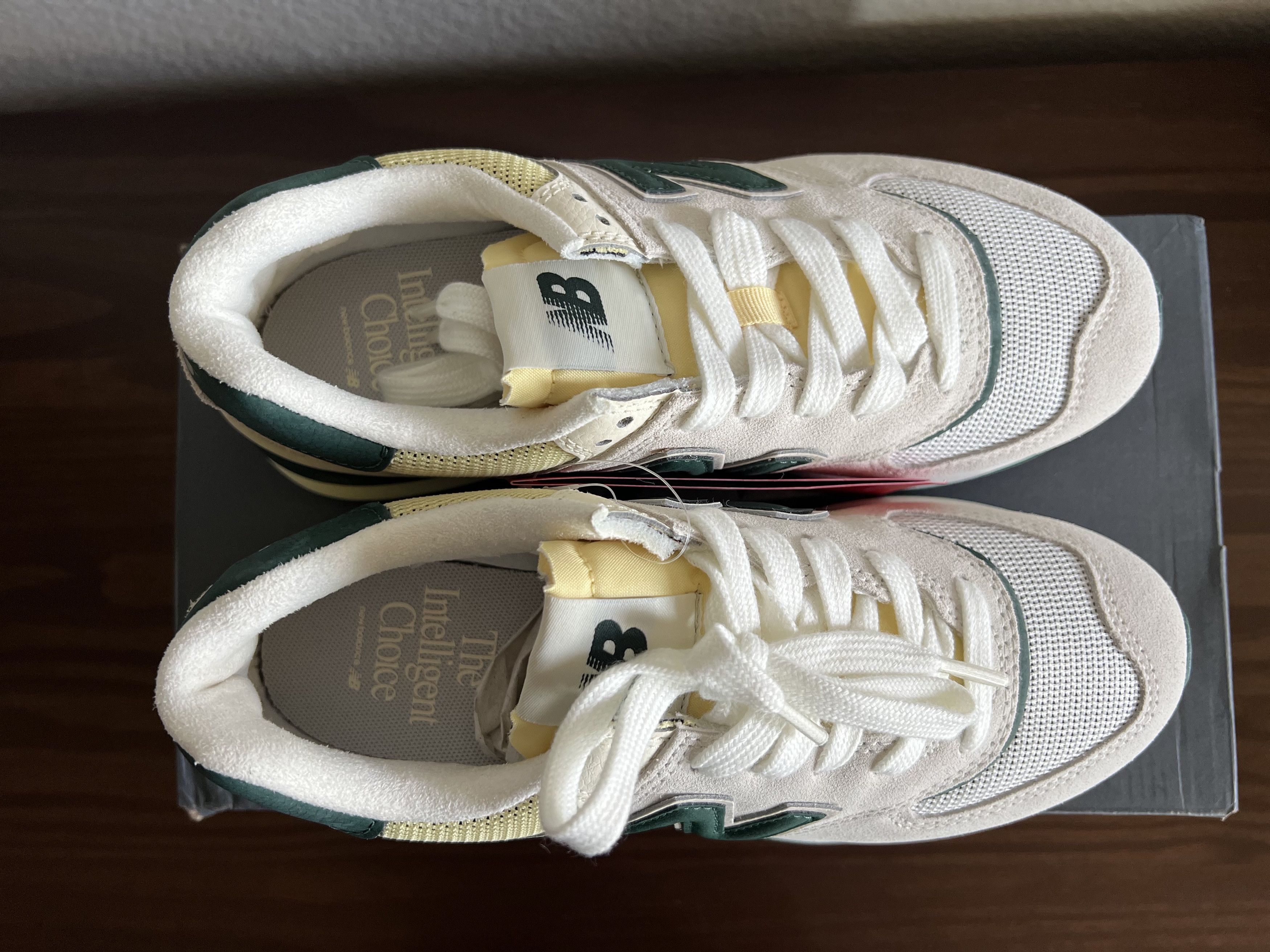 New Balance New Balance Cream & Green 574 Sneakers Size US 5.5 / EU 38 - 4 Thumbnail