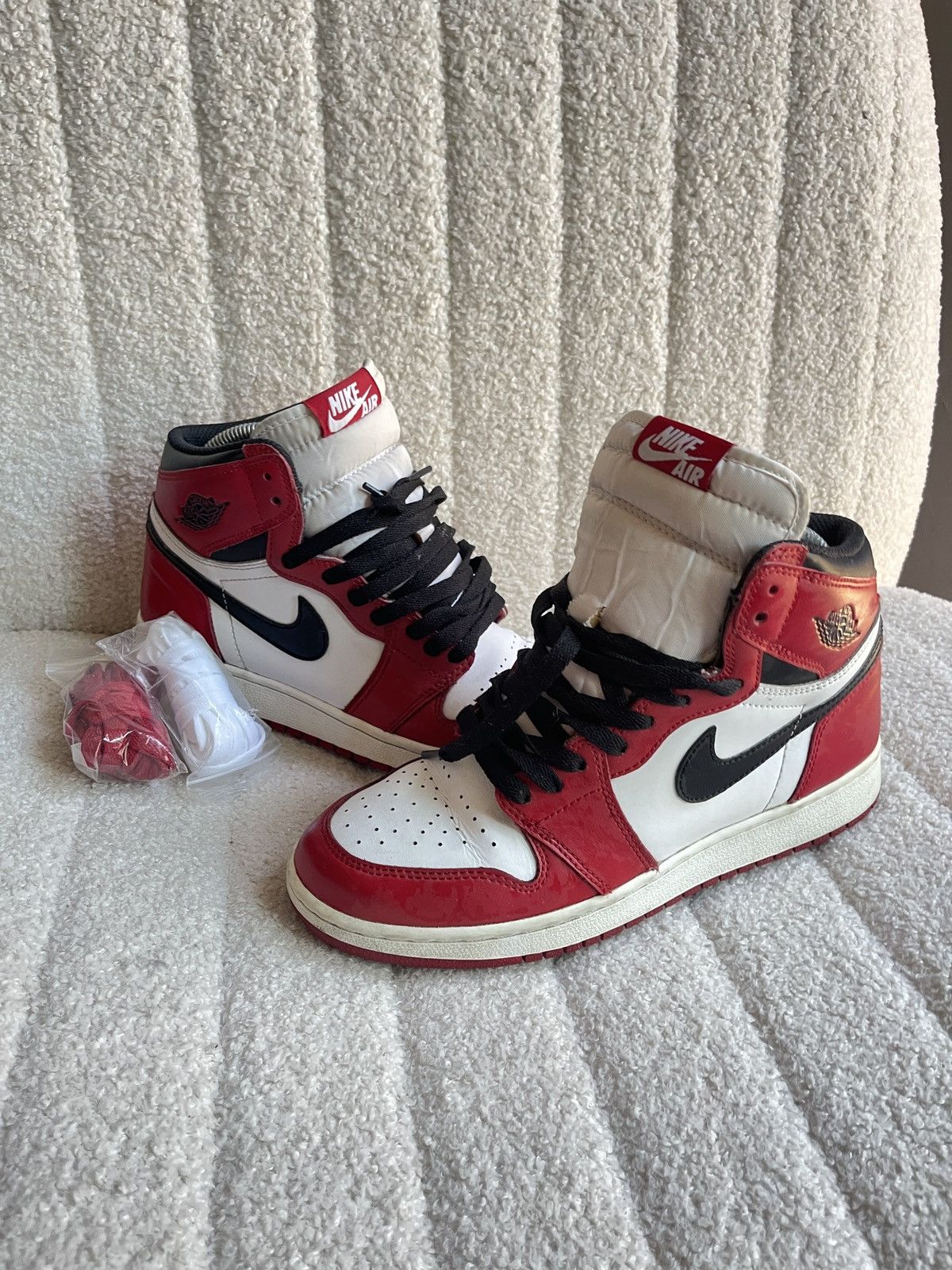 Nike Nike Air Jordan 1 High Chicago (2015) Size US 8 / IT 38 - 2 Thumbnail