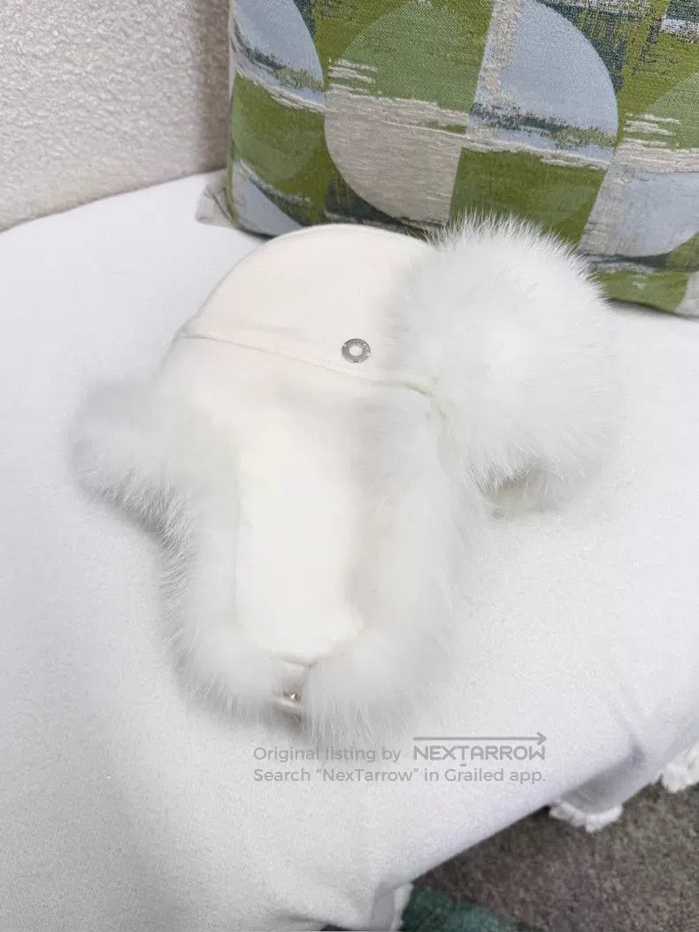 Loro Piana Loro Piana size M White Cashmere Fox Fur Faux Fur Leifeng H Size ONE SIZE - 1 Thumbnail
