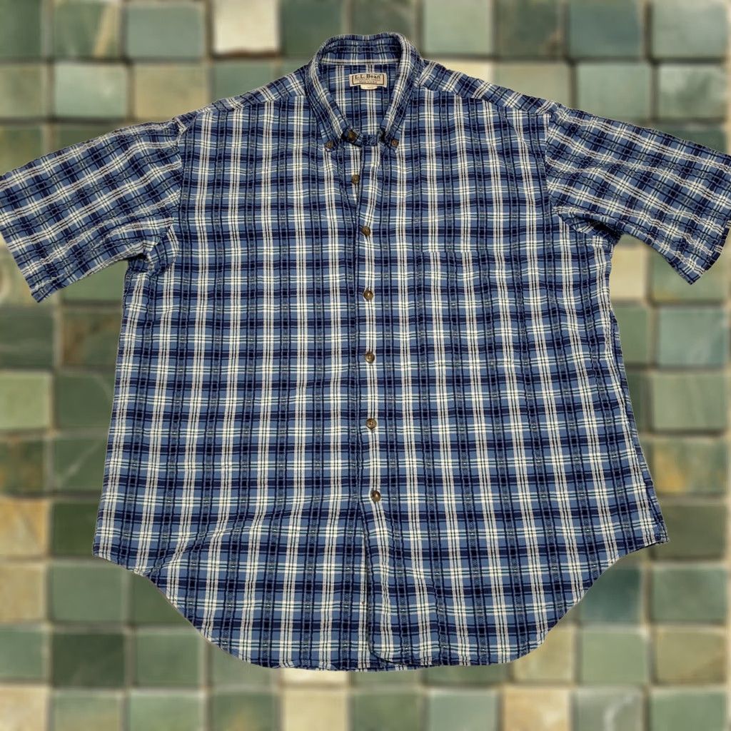 Vintage L.L. Bean Men's Large Short Sleeve Button Down Pocket Shirt Blue Chamois Cotton Plaid Regular Size US L / EU 52-54 / 3 - 1 Thumbnail