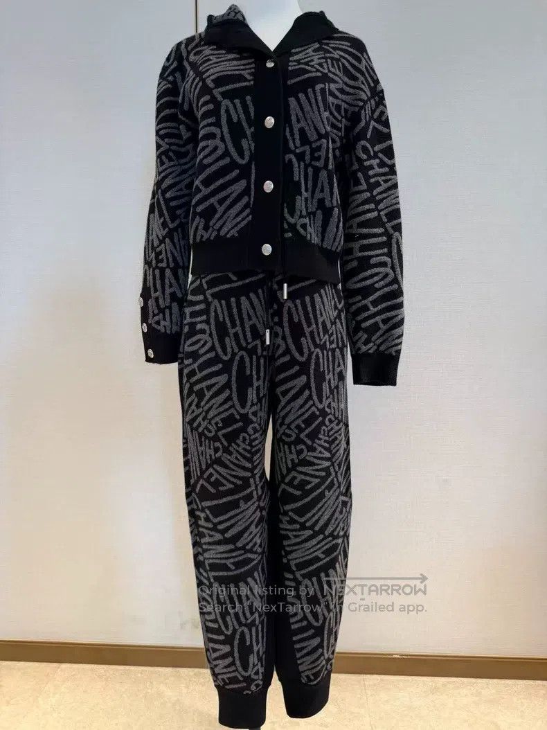Chanel Chanel 21N black cashmere ski letter sports trousers Size 24" / US 00 / IT 34 - 1 Thumbnail