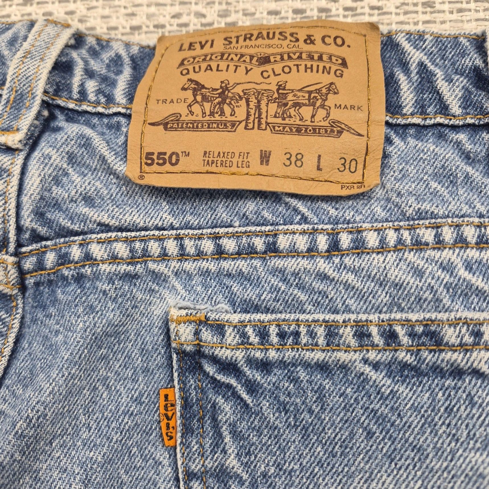 Levi's VINTAGE Levi's 550 Jeans Mens 38x30 Relaxed Tapered Light Wash Denim 90s USA 5-Pocket Mens Regular Blue Jeans Size US 38 / EU 54 - 5 Thumbnail