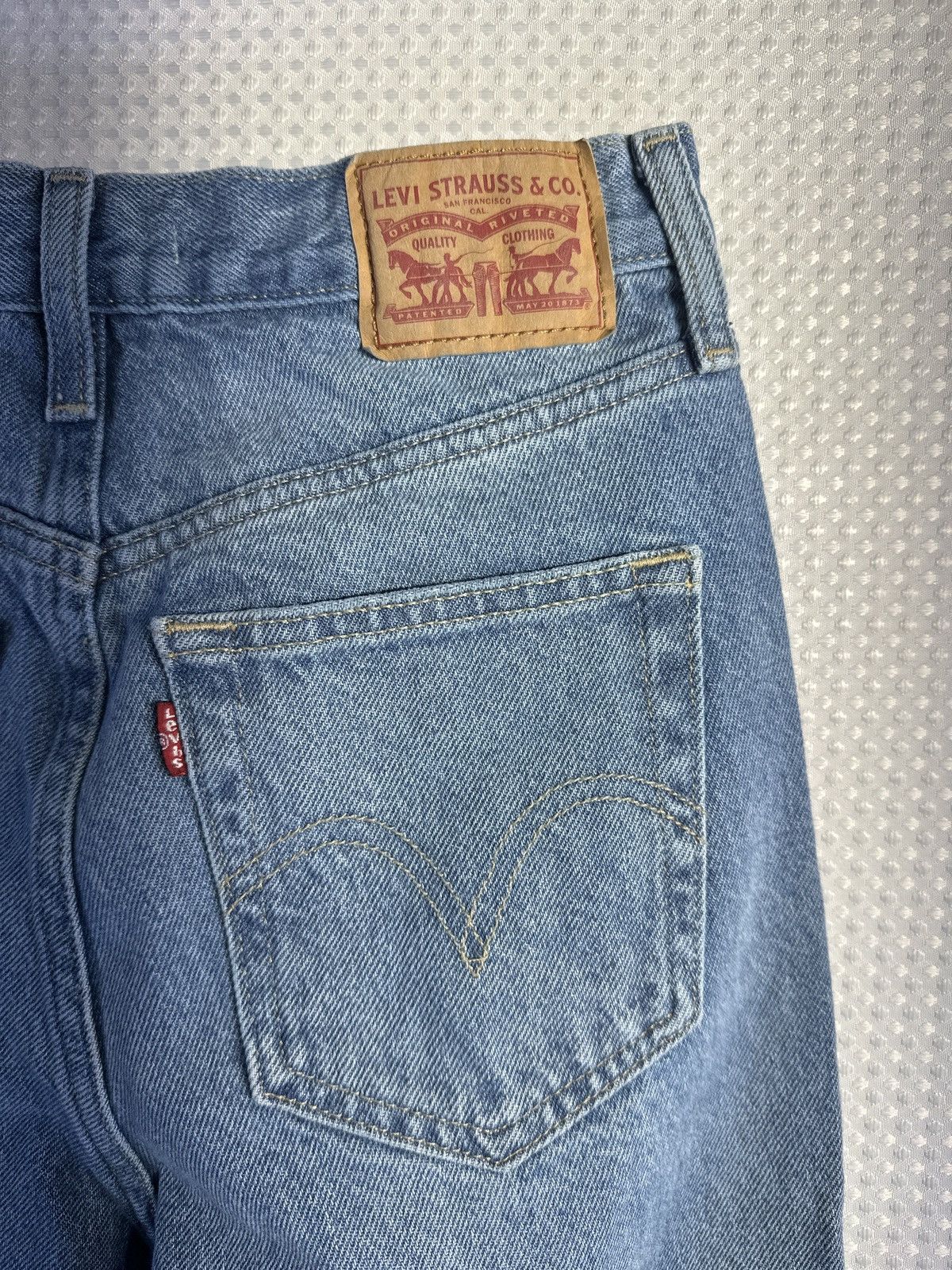 Levi's LEVI’S HIGH-WAISTED MOM JEANS Size 26" / US 2 / IT 38 - 6 Thumbnail