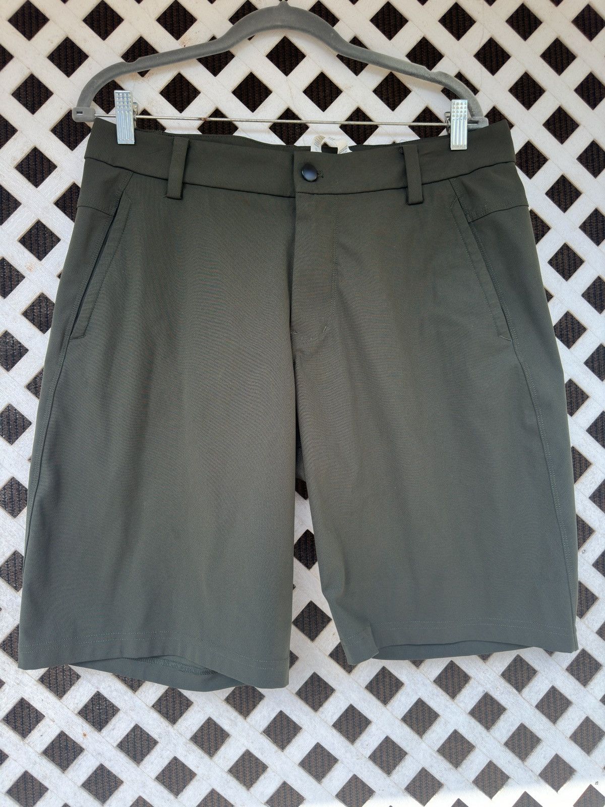 Lululemon Lululemon Commission Shorts Men's 34 Military Green Chino Size US 34 / EU 50 - 1 Thumbnail