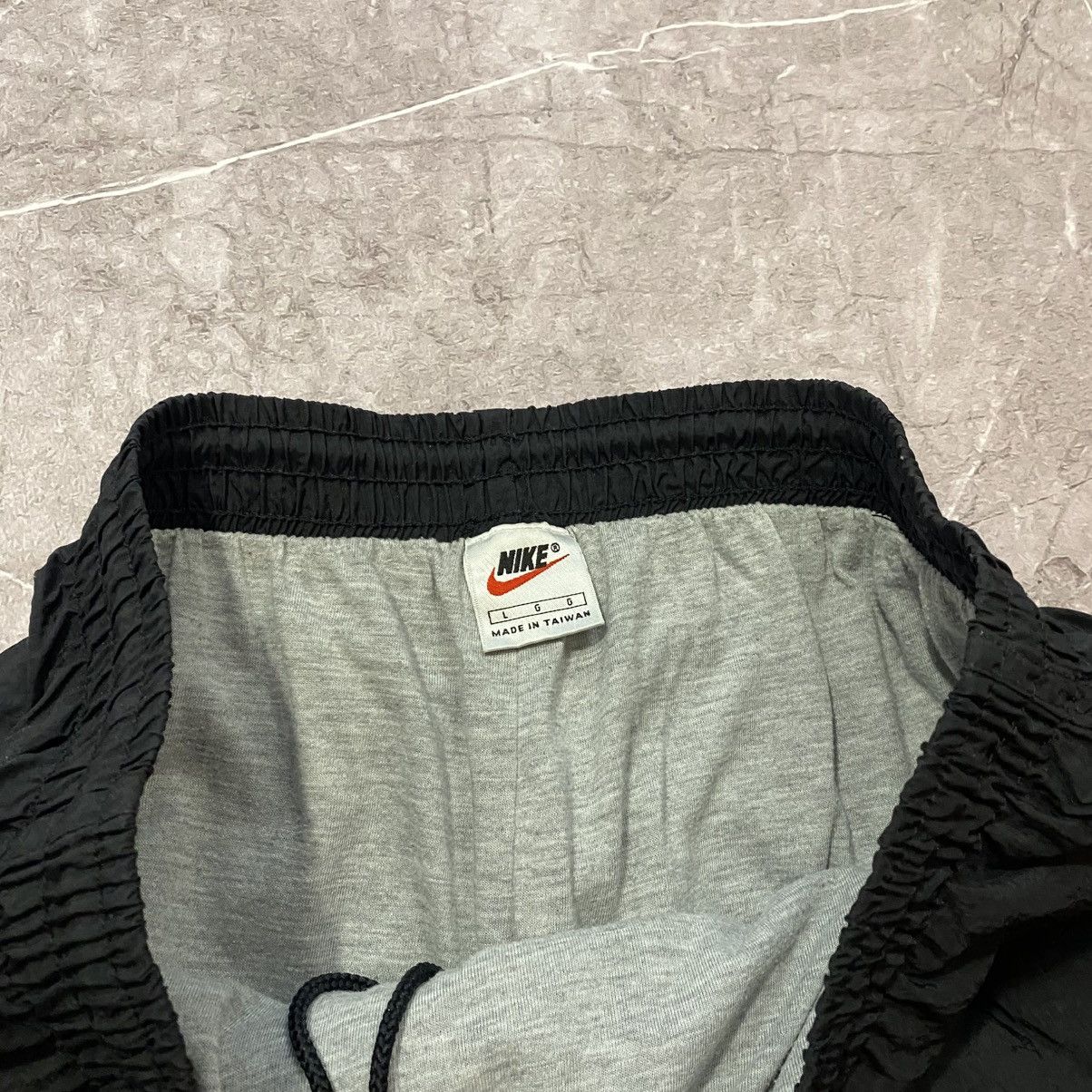 Nike VINTAGE NIKE NYLON DRILL PANTS MINI SWOOSH BLACK 90s Size US 33 - 8 Thumbnail