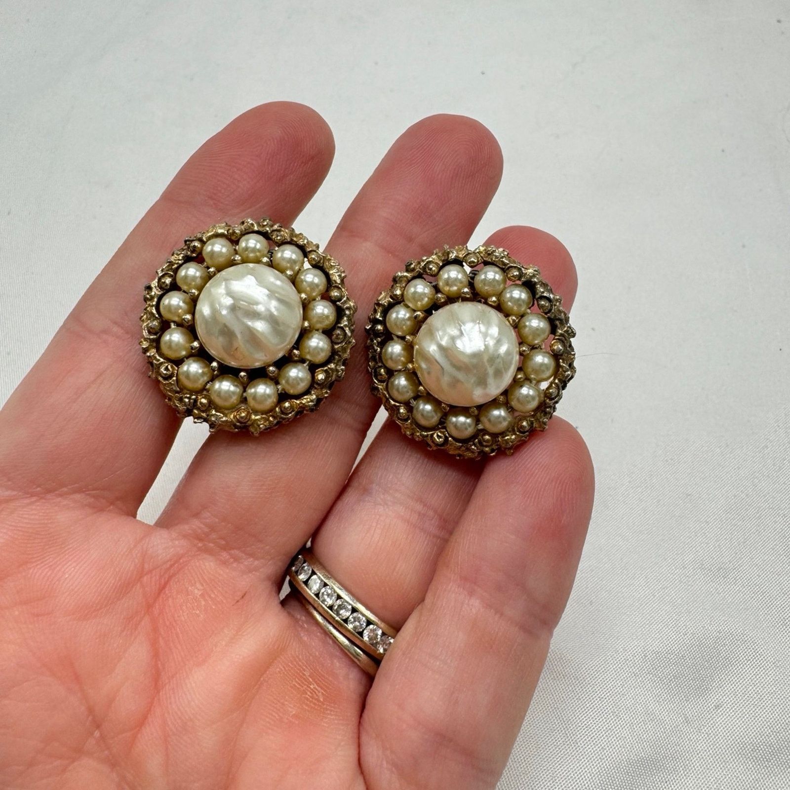 NBDN Nobrandedon VTG Kramer pearl button earrings Size ONE SIZE - 1 Thumbnail