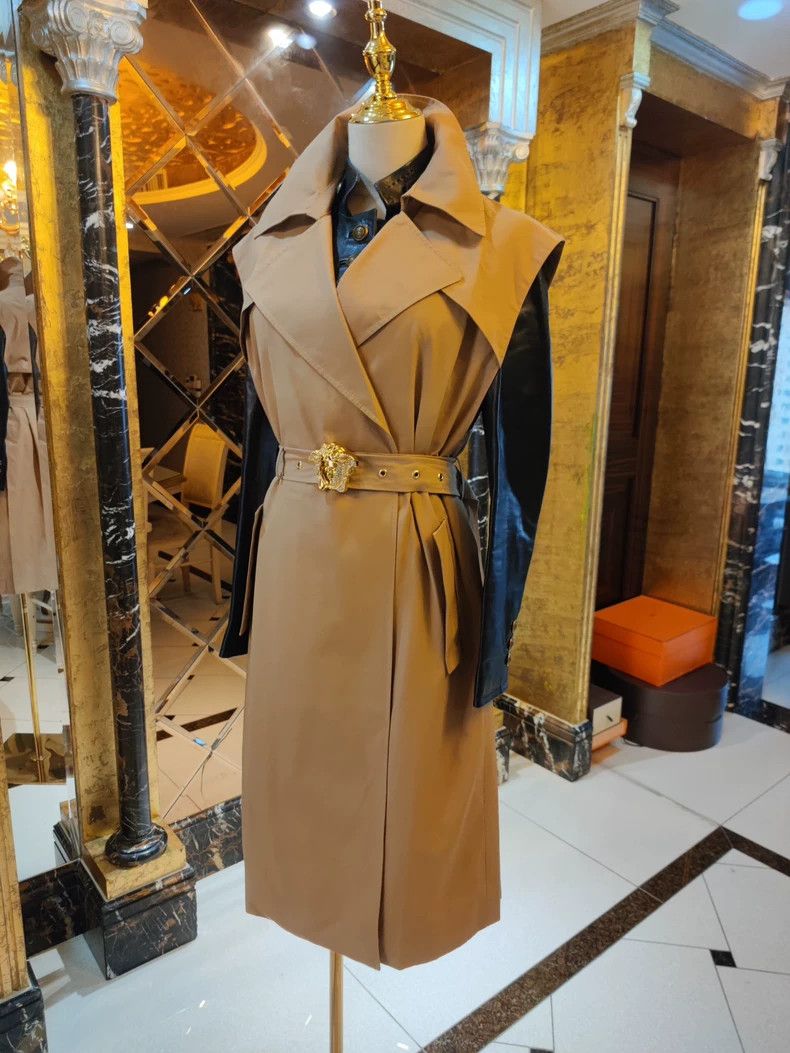 Versace Versace Rhinestone Medusa three-dimensional belt trench co Size M / US 6-8 / IT 42-44 - 2 Thumbnail