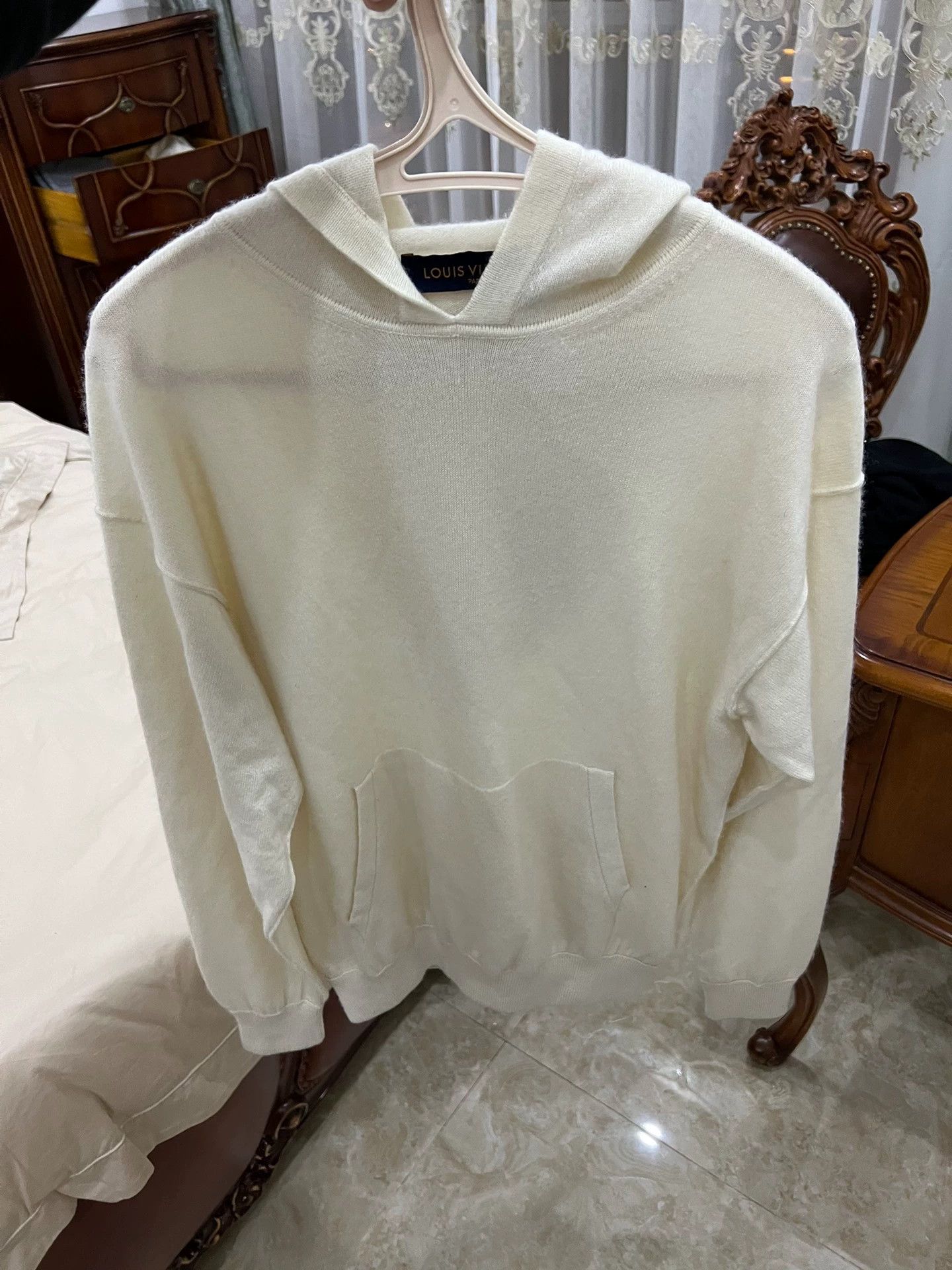 Louis Vuitton LV Cashmere High-End Sweatshirt M Ivory Topstitch Size US M / EU 48-50 / 2 - 1 Thumbnail