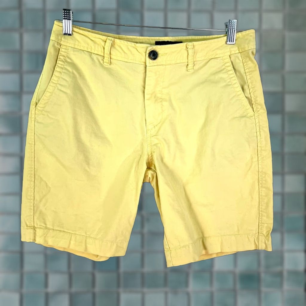 Vintage Aéropostale Chino Shorts Mens 31 Yellow Flat Front Size US 31 - 1 Thumbnail