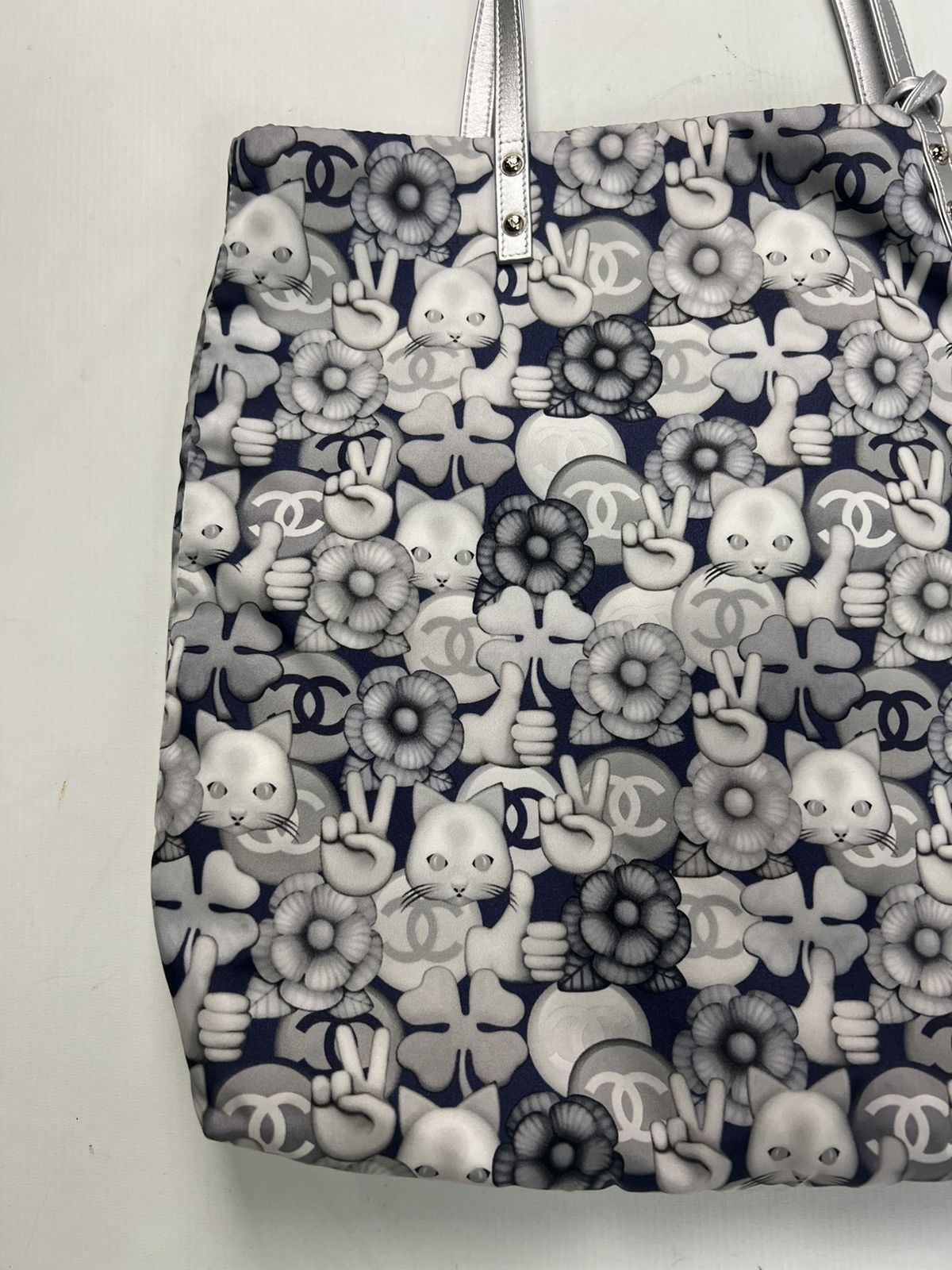 Chanel CHANEL AW16 RUNWAY CAT EMOJI SHOPPING TOTE BAG SZ:OS Size ONE SIZE - 3 Thumbnail