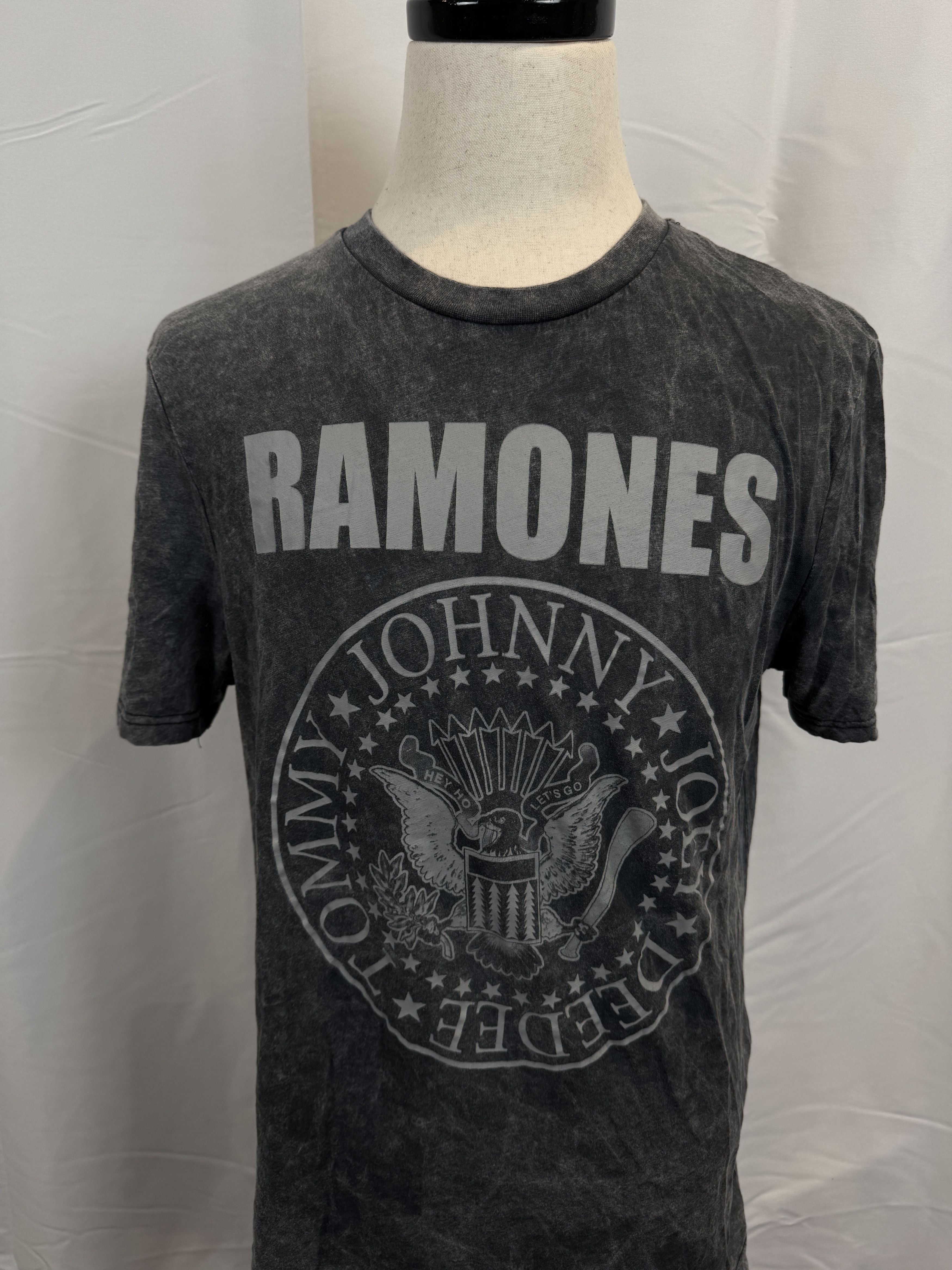 Band Tees Ramones Classic Band Tee Size US M / EU 48-50 / 2 - 2 Thumbnail
