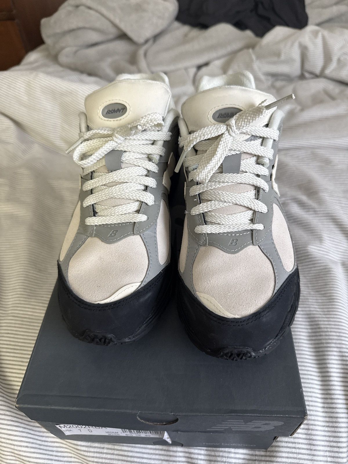New Balance × The Basement The Basement New Balance 2002R Stone Grey Size US 7 / EU 40 - 3 Thumbnail