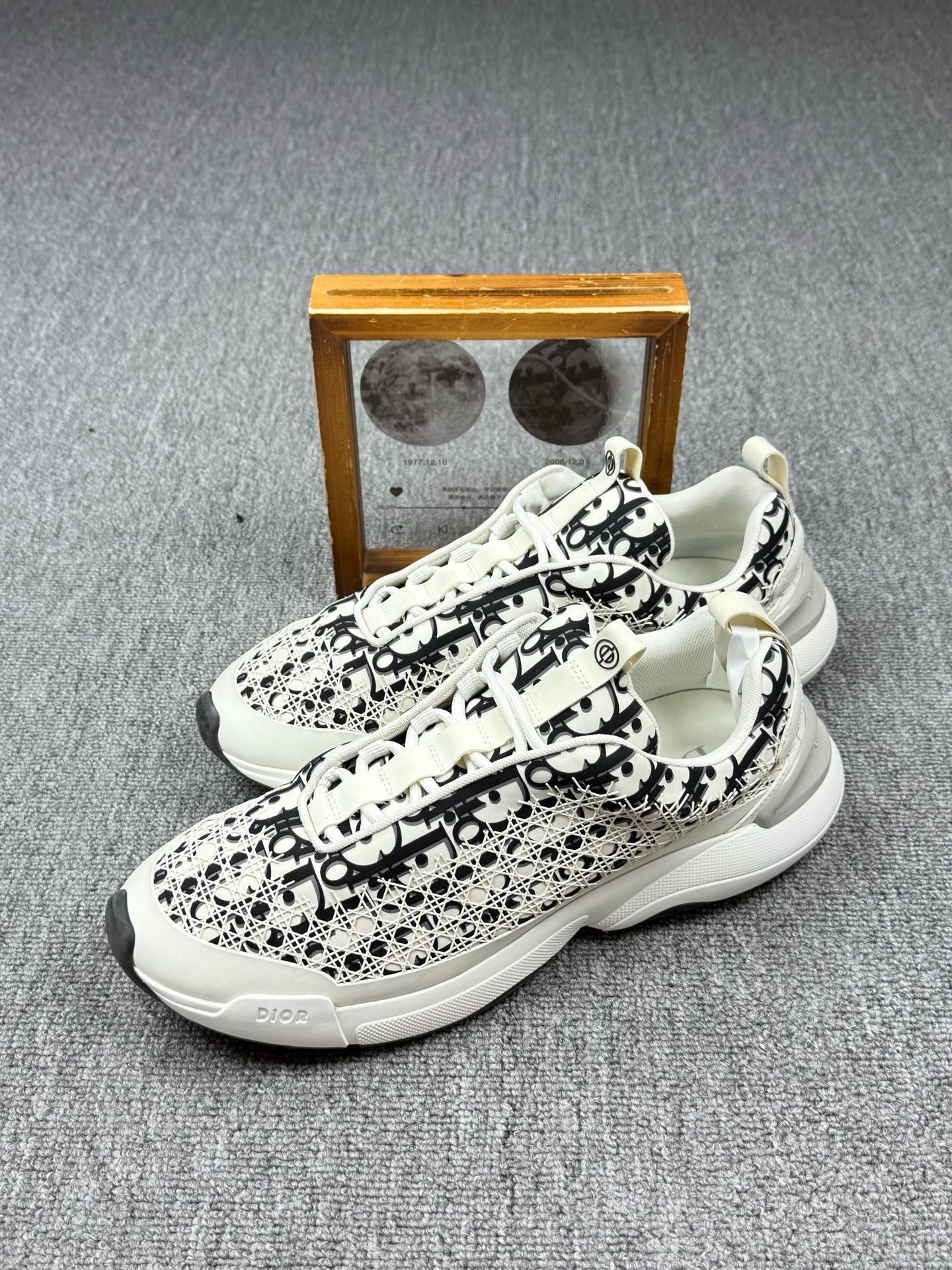 Dior Dior White Lowtop Sneakers 11 Men Size US 11 / EU 44 - 1 Thumbnail
