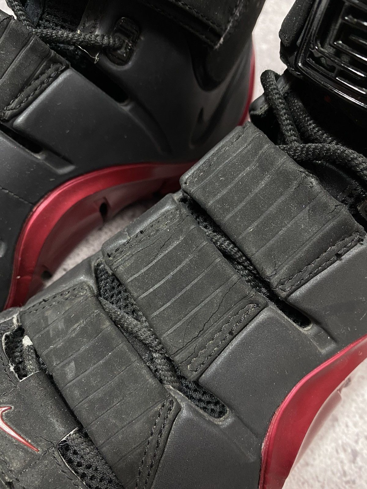 Nike NIKE LeBron 4 black Varsity Crimson Size US 9.5 / EU 42-43 - 15 Thumbnail