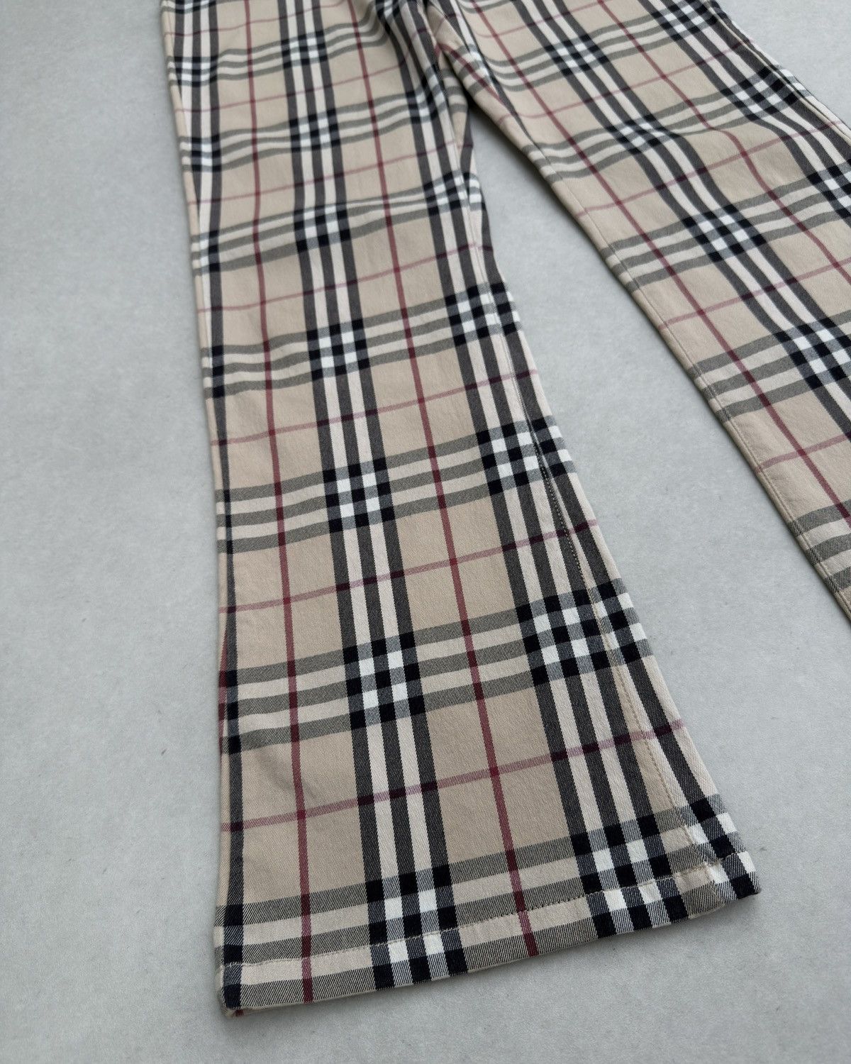 Burberry 2000’s Burberry Nova Check Logo Monogram Flared Jeans Size 28" / US 6 / IT 42 - 20 Thumbnail