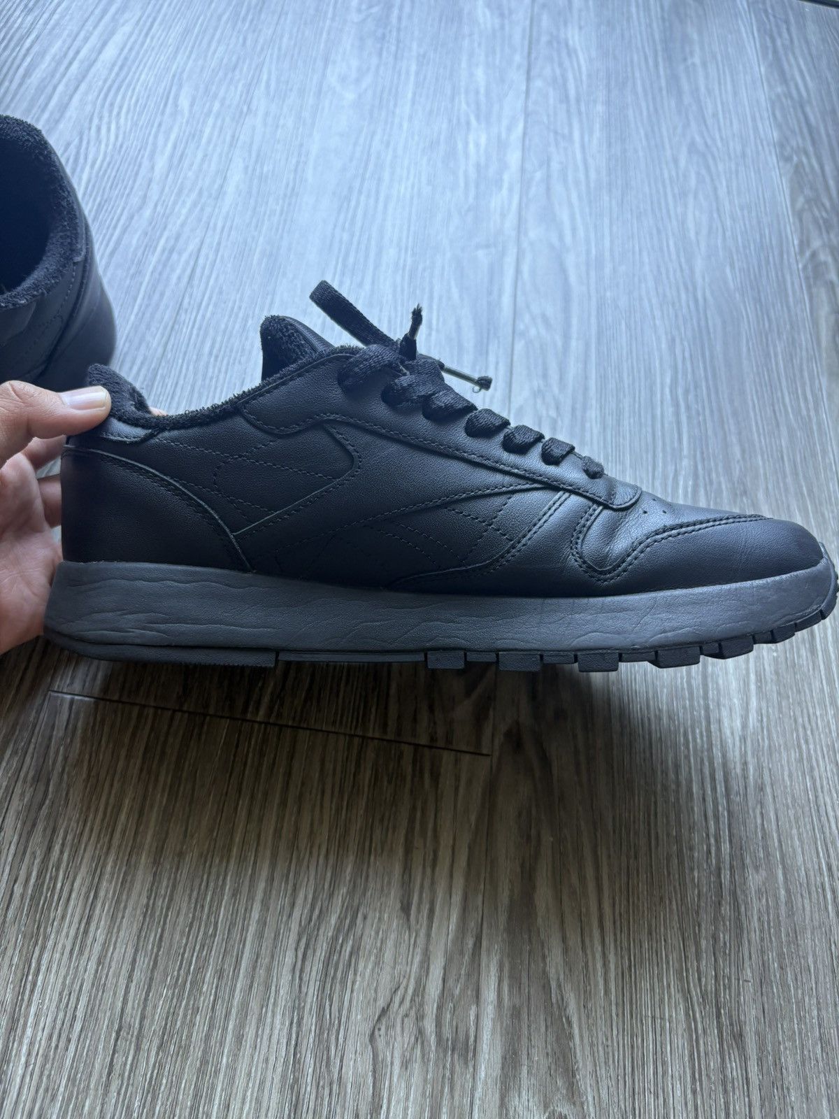 Maison Margiela × Reebok Black Reebok X Maison Margiela Classic Leather Tabi Size US 8.5 / EU 41-42 - 12 Thumbnail