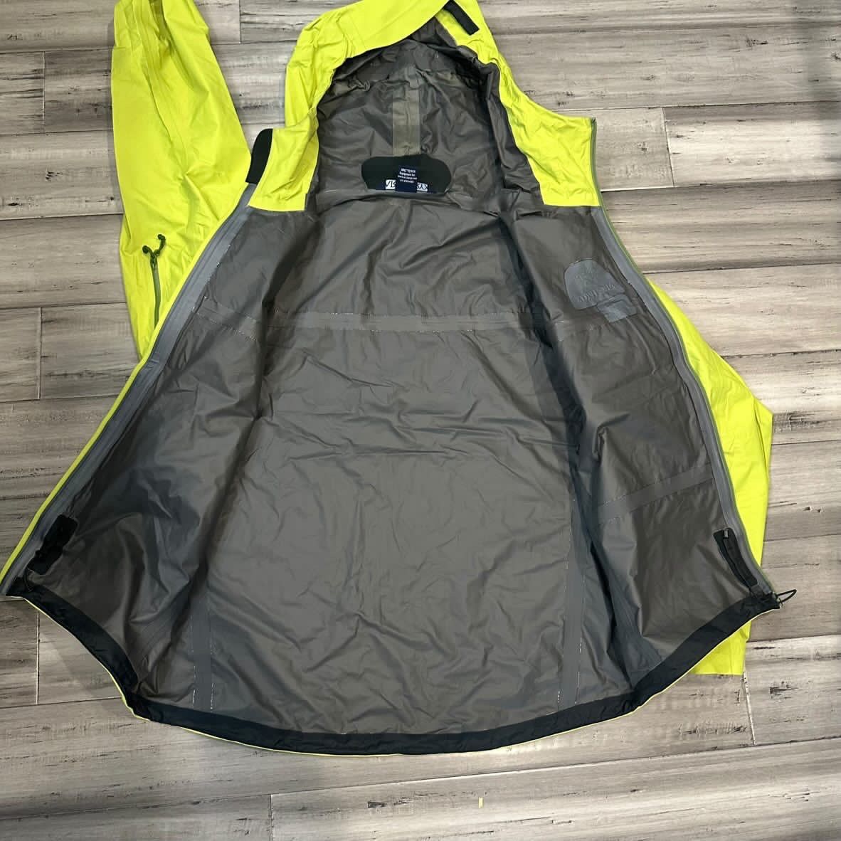 Arc'teryx Arc'teryx GORE-TEX Paclite Jacket Size XL Bright Citron/Lime Size US XL / EU 56 / 4 - 3 Thumbnail