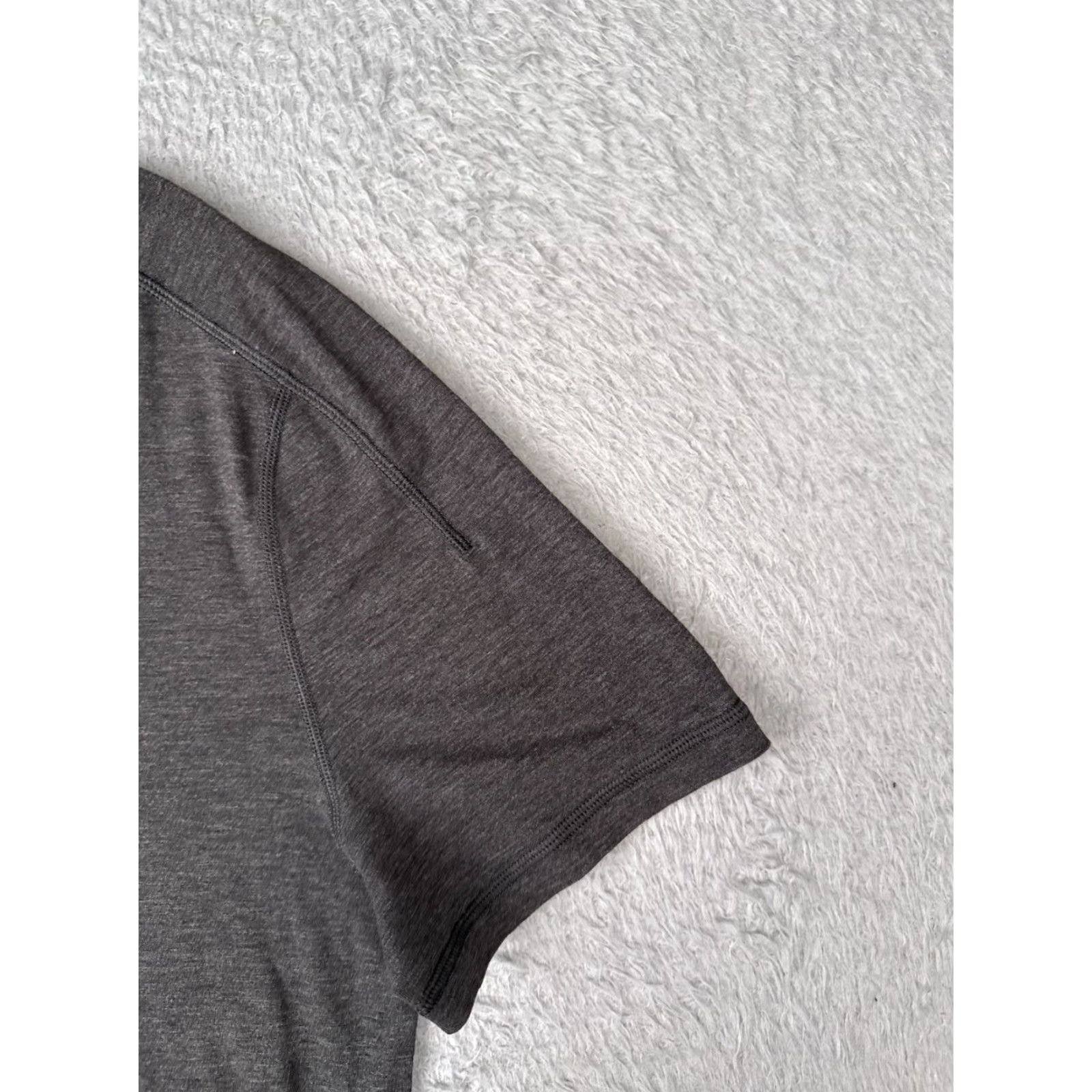Lululemon Lululemon Shirt Men Small Gray Heather White Short Sleeve Crew Neck Gym Casual Size US S / EU 44-46 / 1 - 2 Thumbnail