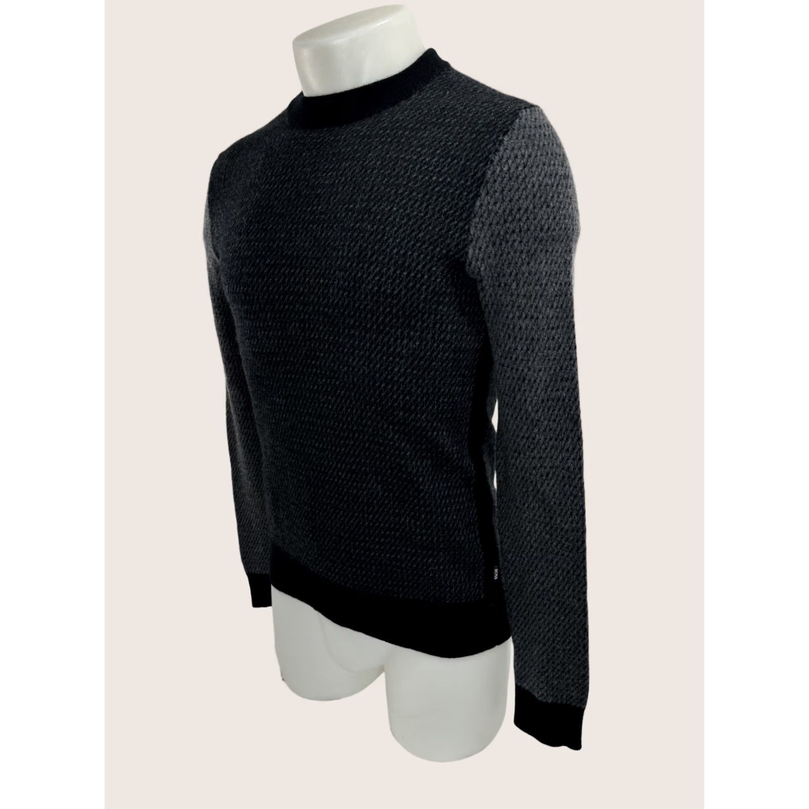 Hugo Boss HUGO BOSS Sweater Mens S Black & Gray VIRGIN WOOL Size US S / EU 44-46 / 1 - 1 Thumbnail