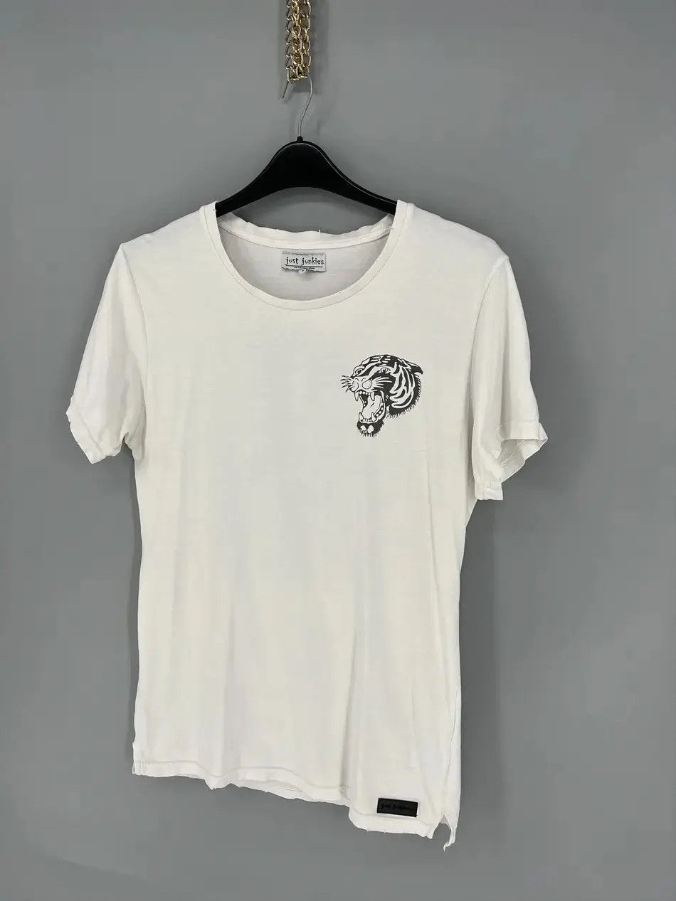 Vintage Vintage Just junkies Tshirt Streetwear Style Size US S / EU 44-46 / 1 - 4 Thumbnail