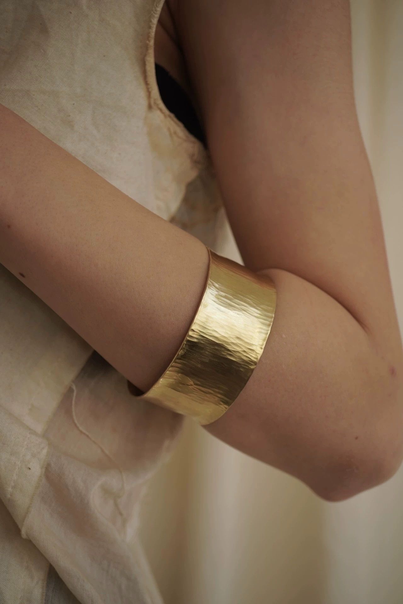 Other zooSelect Handmade Chiseled Brass Rippled Bracelet Size ONE SIZE - 6 Thumbnail